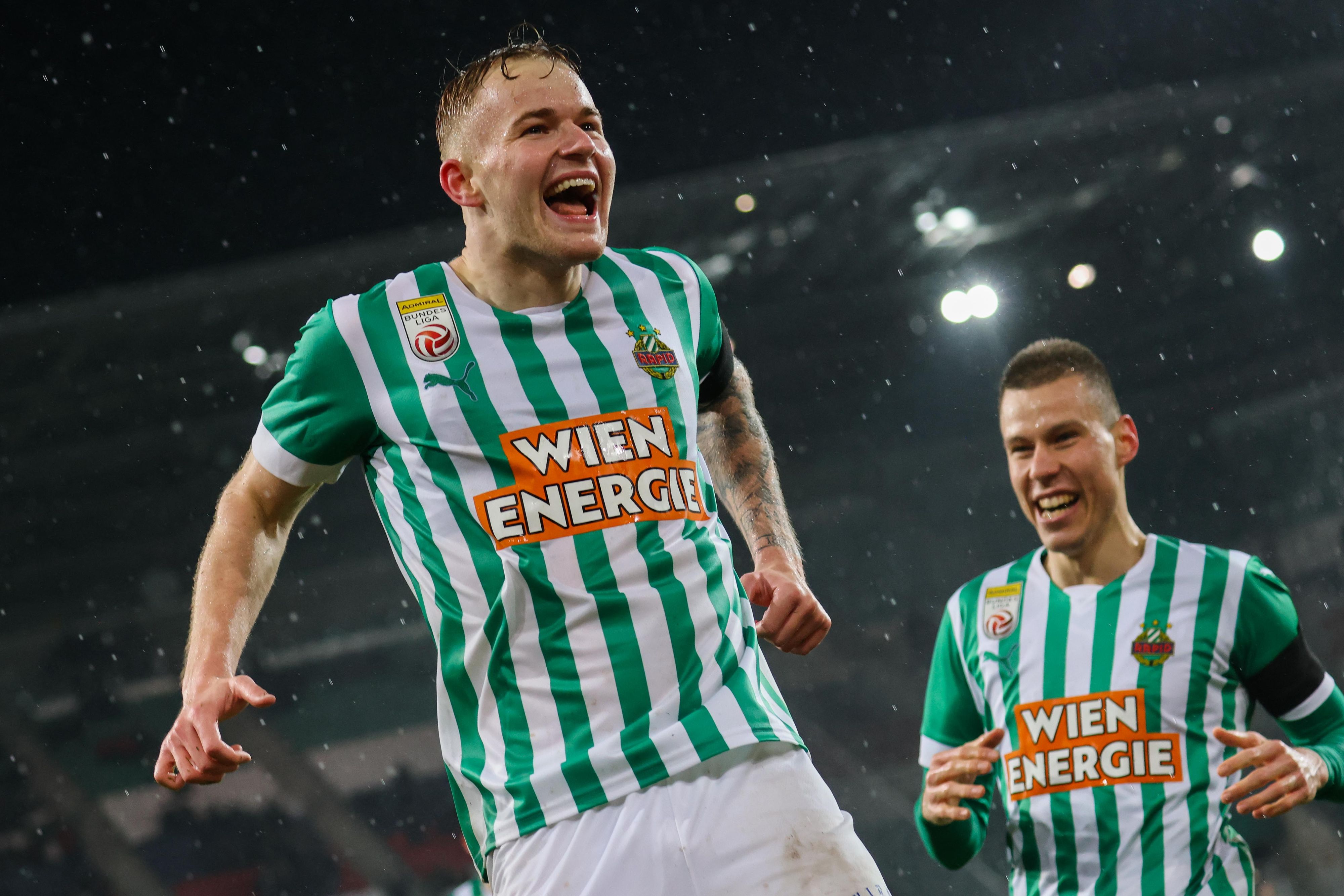 Oliver Strunz bejubelt seinen Doppelpack.