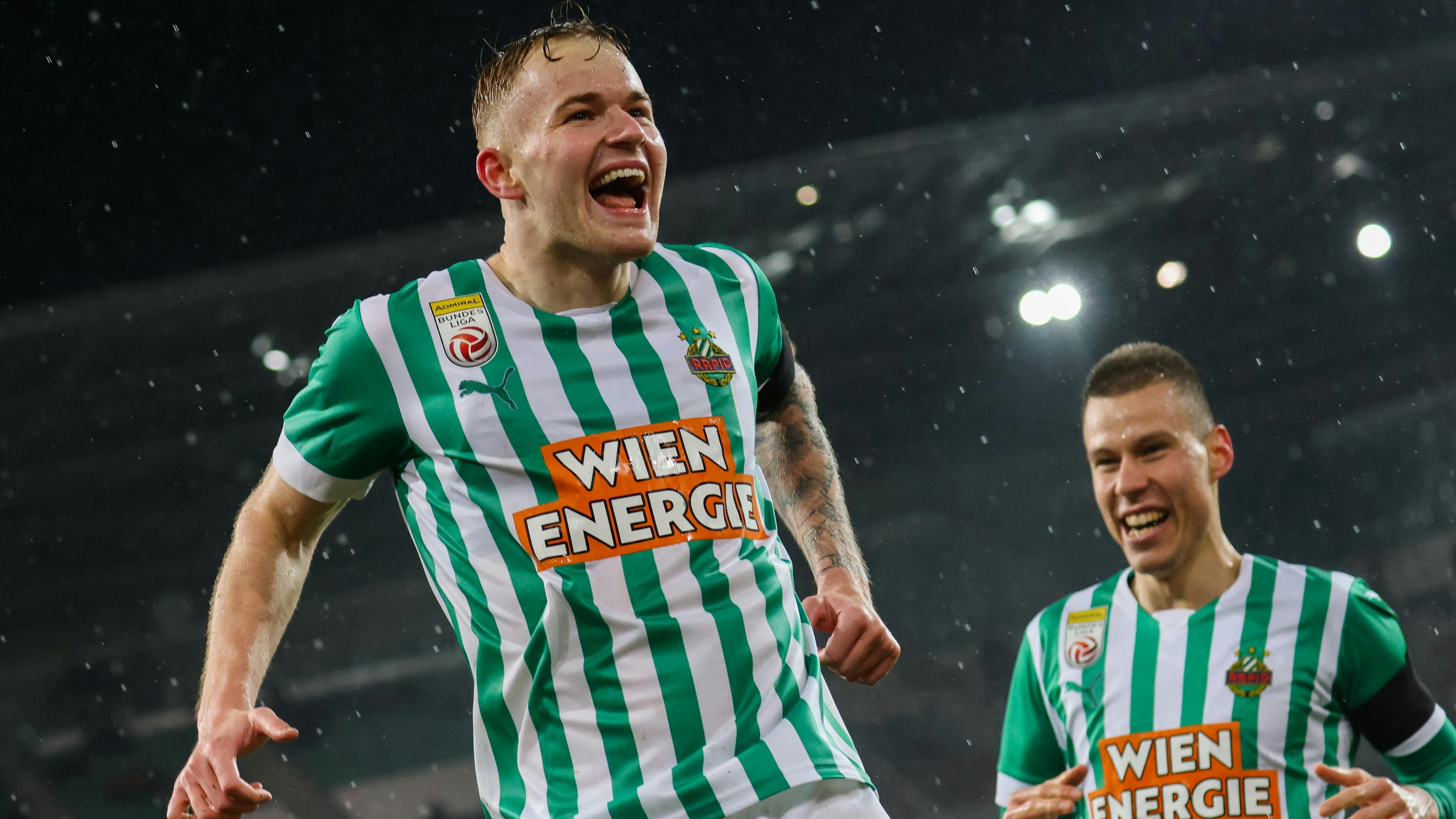 Oliver Strunz bejubelt seinen Doppelpack.