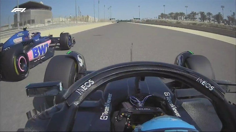 Ein Kabelsalat im Cockpit von Mercedes-Ass George Russell. 