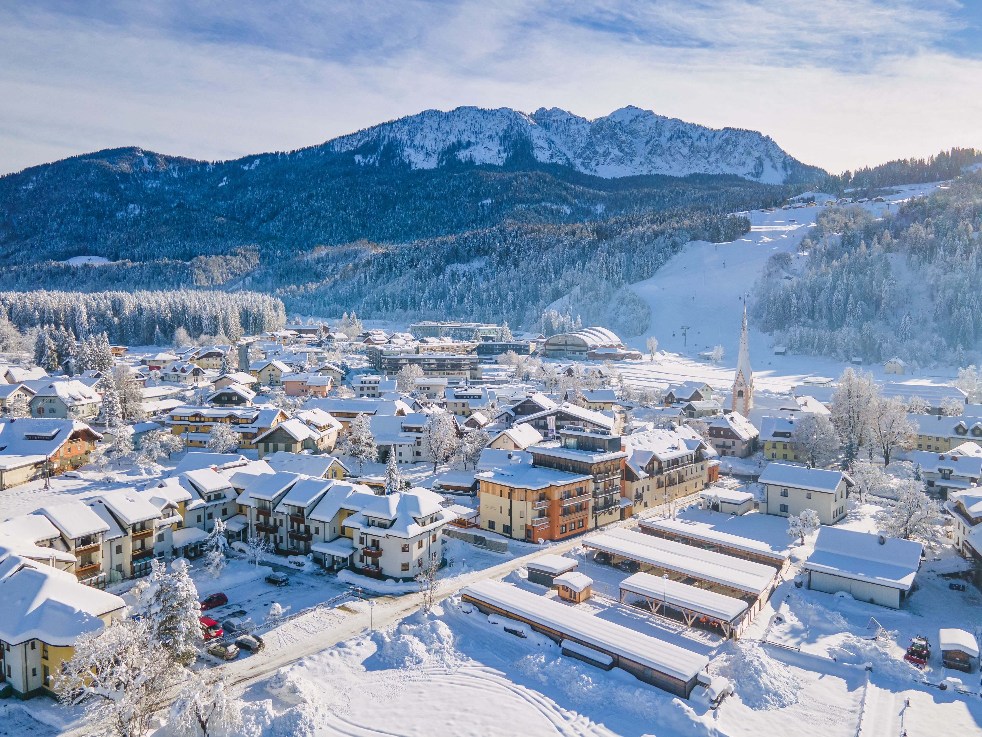 Der kleine Ort Tröpolach liegt direkt an der Nassfelder Skipiste. 