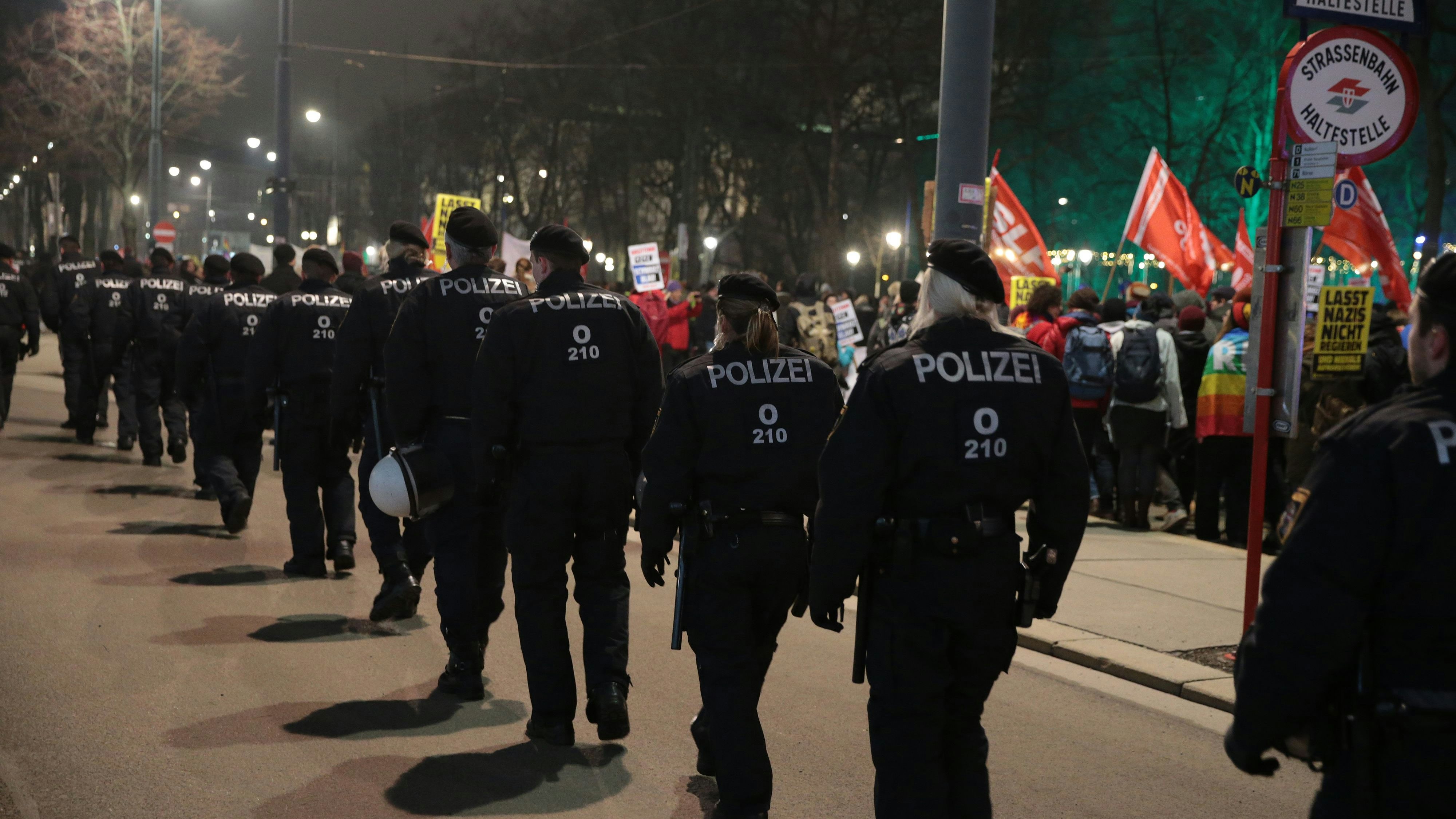 Heute.at - Fünf Demos gegen Akademikerball in Wien geplant