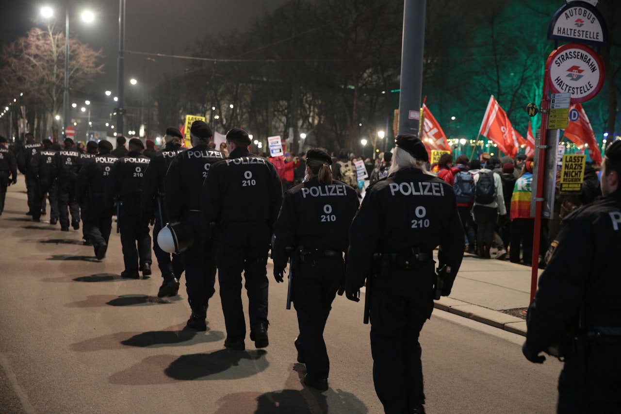 Heute.at - Ring gesperrt – Akademikerball-Demos sorgen für Stau