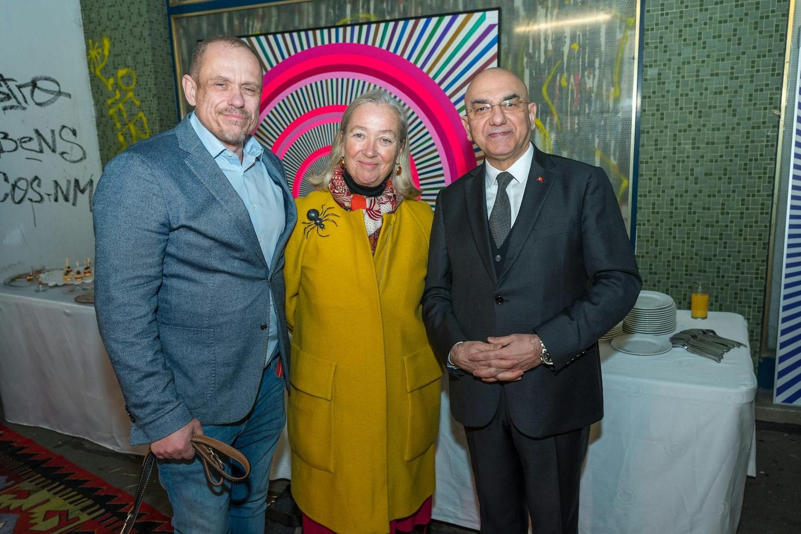 Der Lifeball-Organisator Gery Keszler mit Agnes Husslein und dem türkischen Botschafter Ozan Ceyhun.