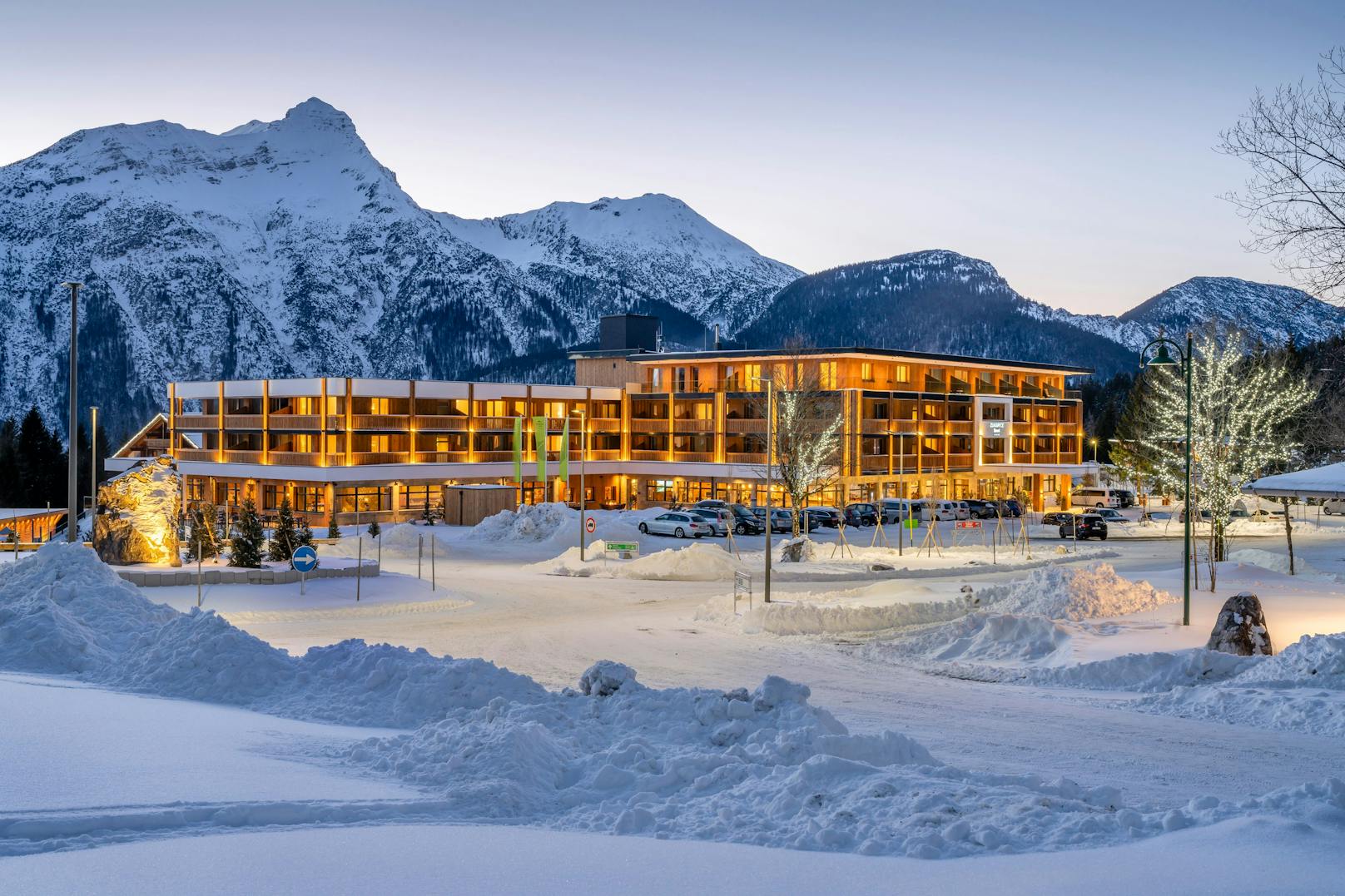 Das Zugspitz Resort ist umgeben von der Tiroler Bergwelt. 