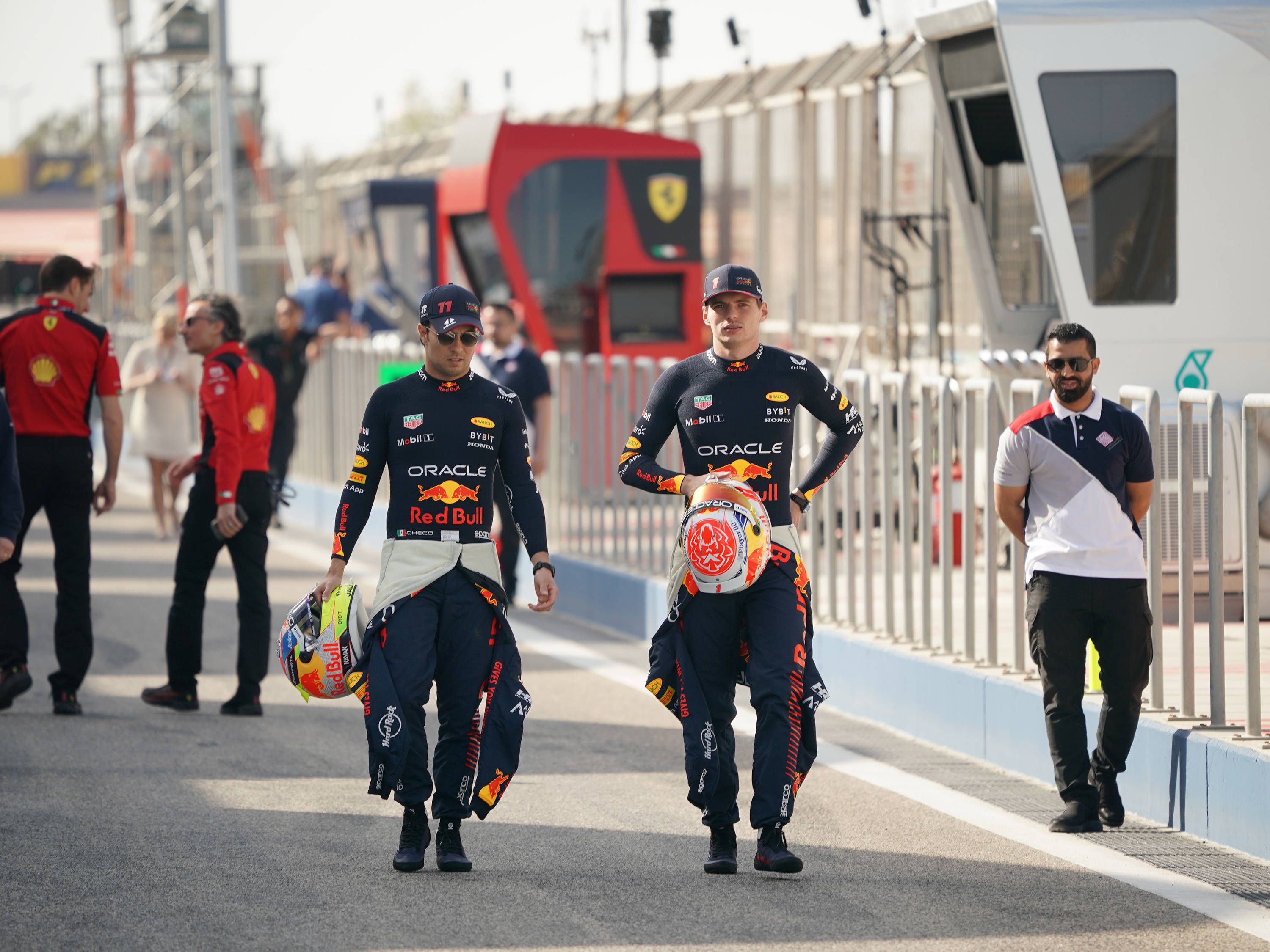 Die Red-Bull-Stars: Sergio Perez und Titelverteidiger Max Verstappen.