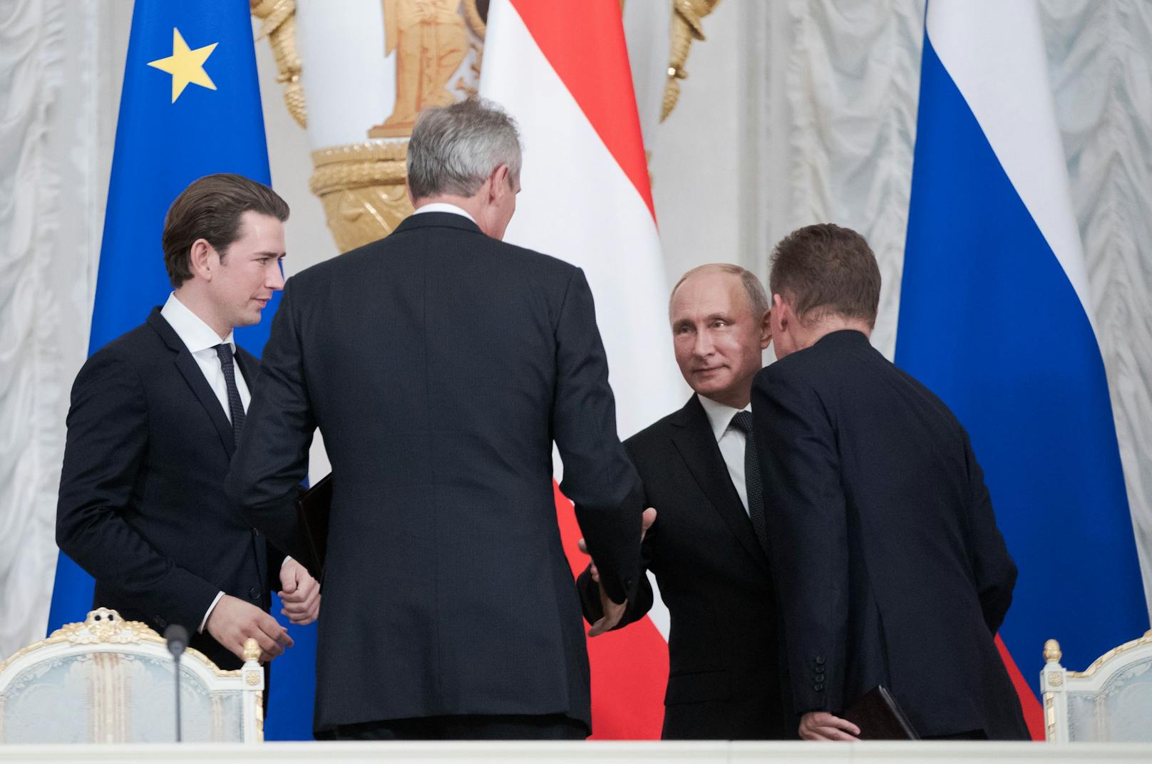 Zehn Jahre (!) vor Auslaufen des bestehenden Vertrages wurde eine Bindung der OMV an die Gazprom von...&nbsp;