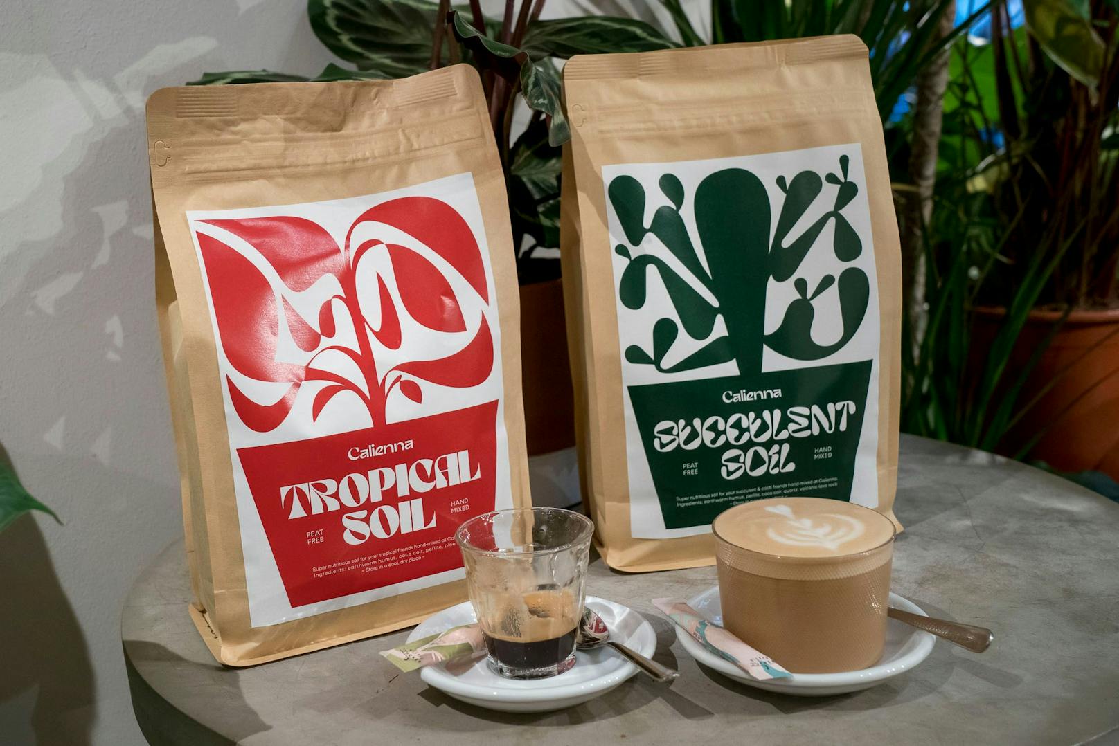 Erde für die Pflanzen, Espresso und Cappuccino für die Pflanzeneltern