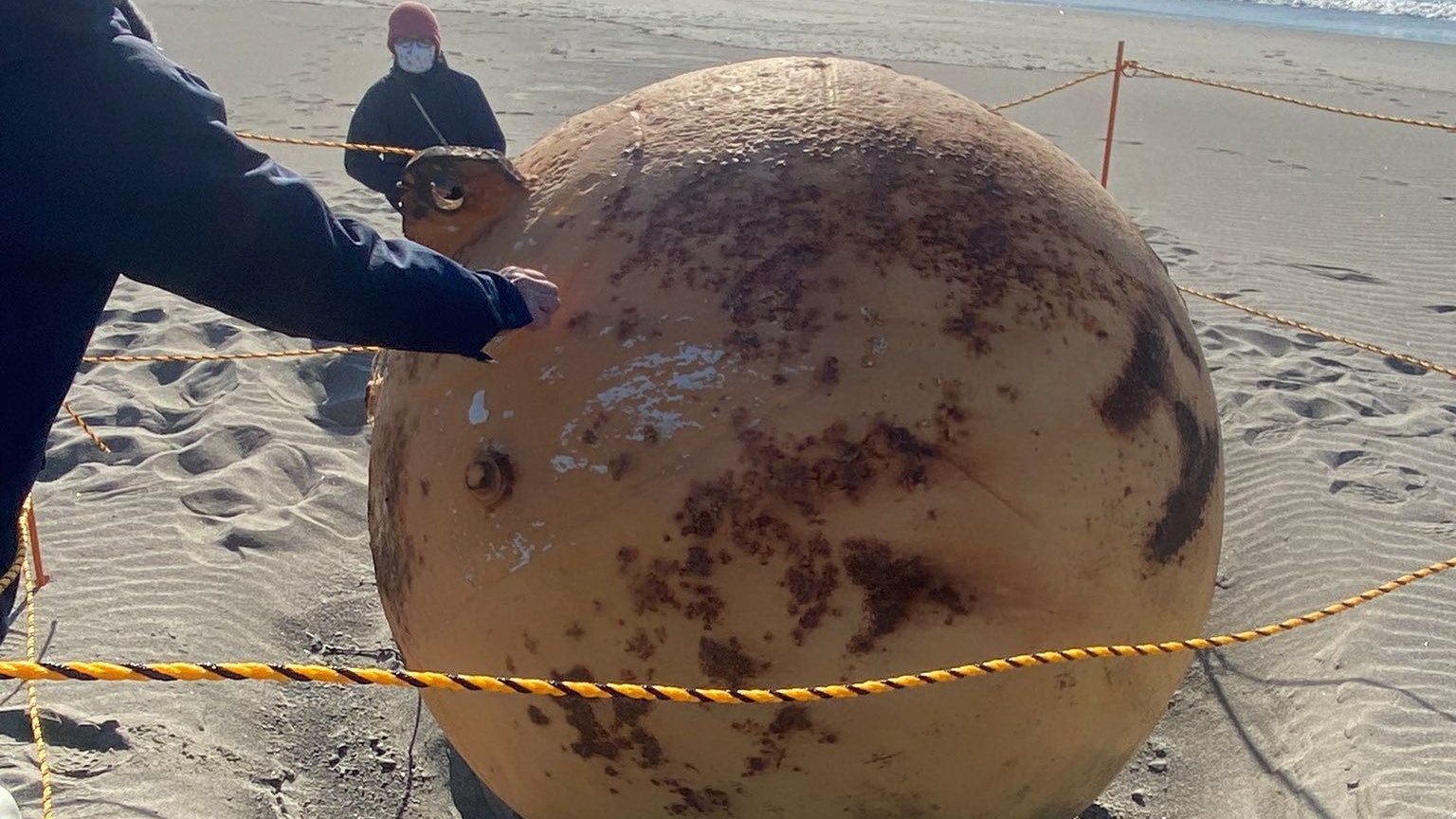 A ball is seen on a beach in Hamamatsu, Japan February 22, 2023 in this still image obtained from social media on  Twitter/@XMiS10C4M6QthSG via REUTERS  THIS IMAGE HAS BEEN SUPPLIED BY A THIRD PARTY. MANDATORY CREDIT. NO RESALES. NO ARCHIVES.