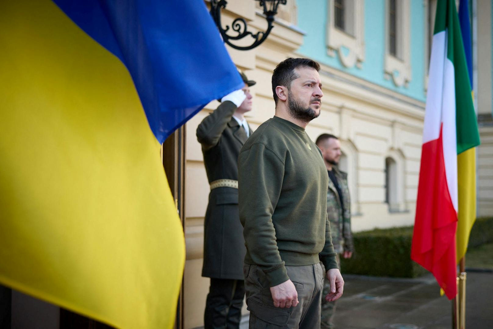 Der ukrainische Präsident Wolodimir Selenski am Rande eines Treffens mit der italienischen Premierministerin Giorgia Meloni.