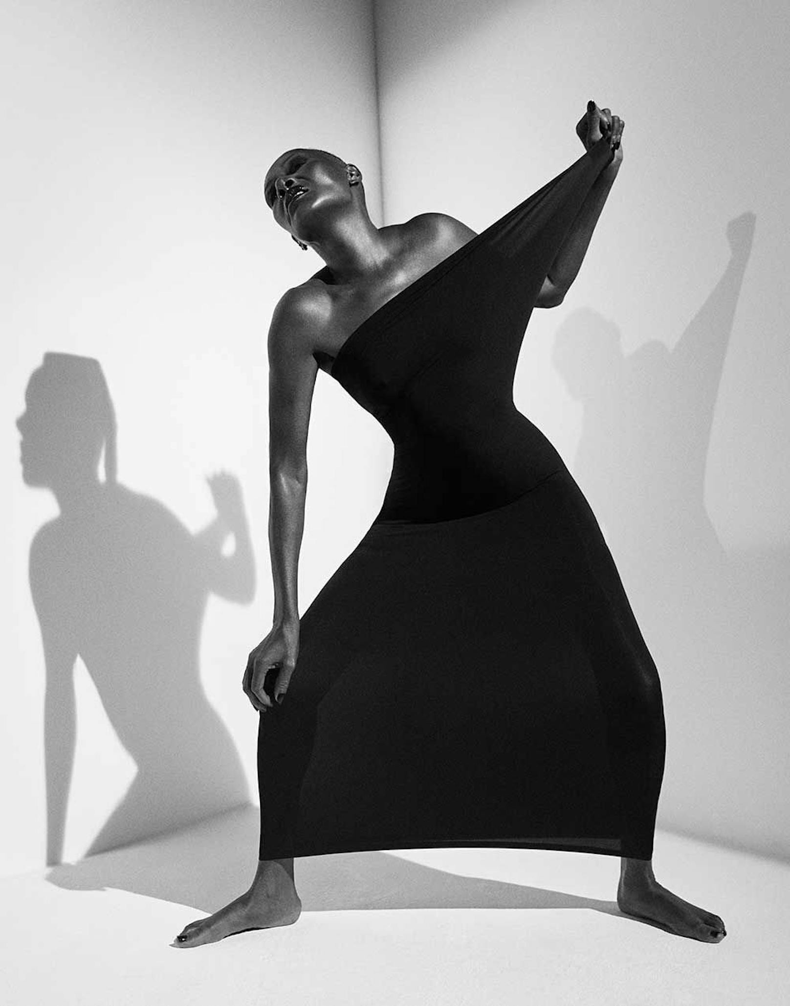 Im berühmten Schlauchkleid von Wolford stand Grace Jones natürlich auch vor der Kamera.