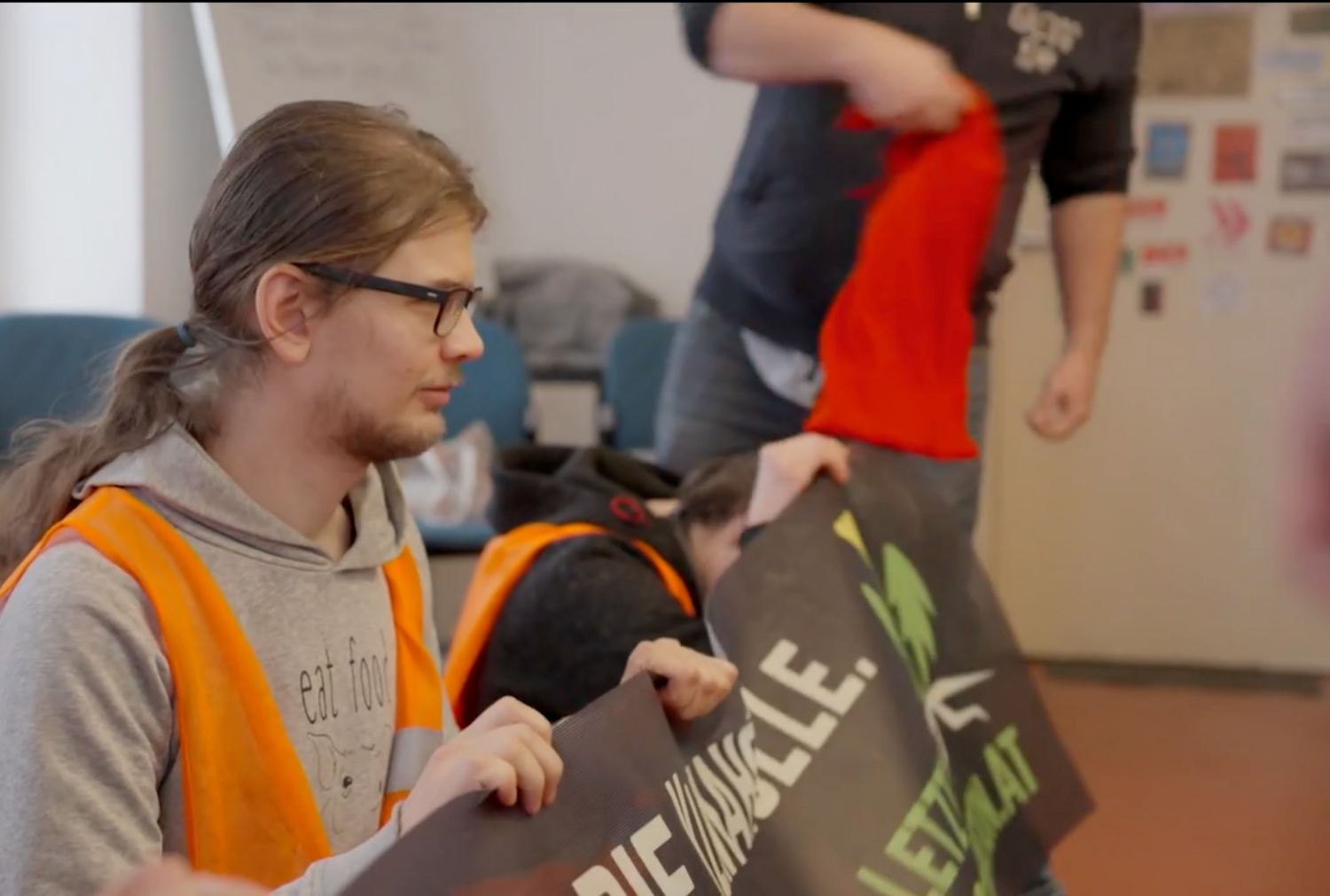 In eigenen Workshops sollen Klima-Aktivisten lernen, wie man sich bei Protestaktionen verhalten soll.&nbsp;