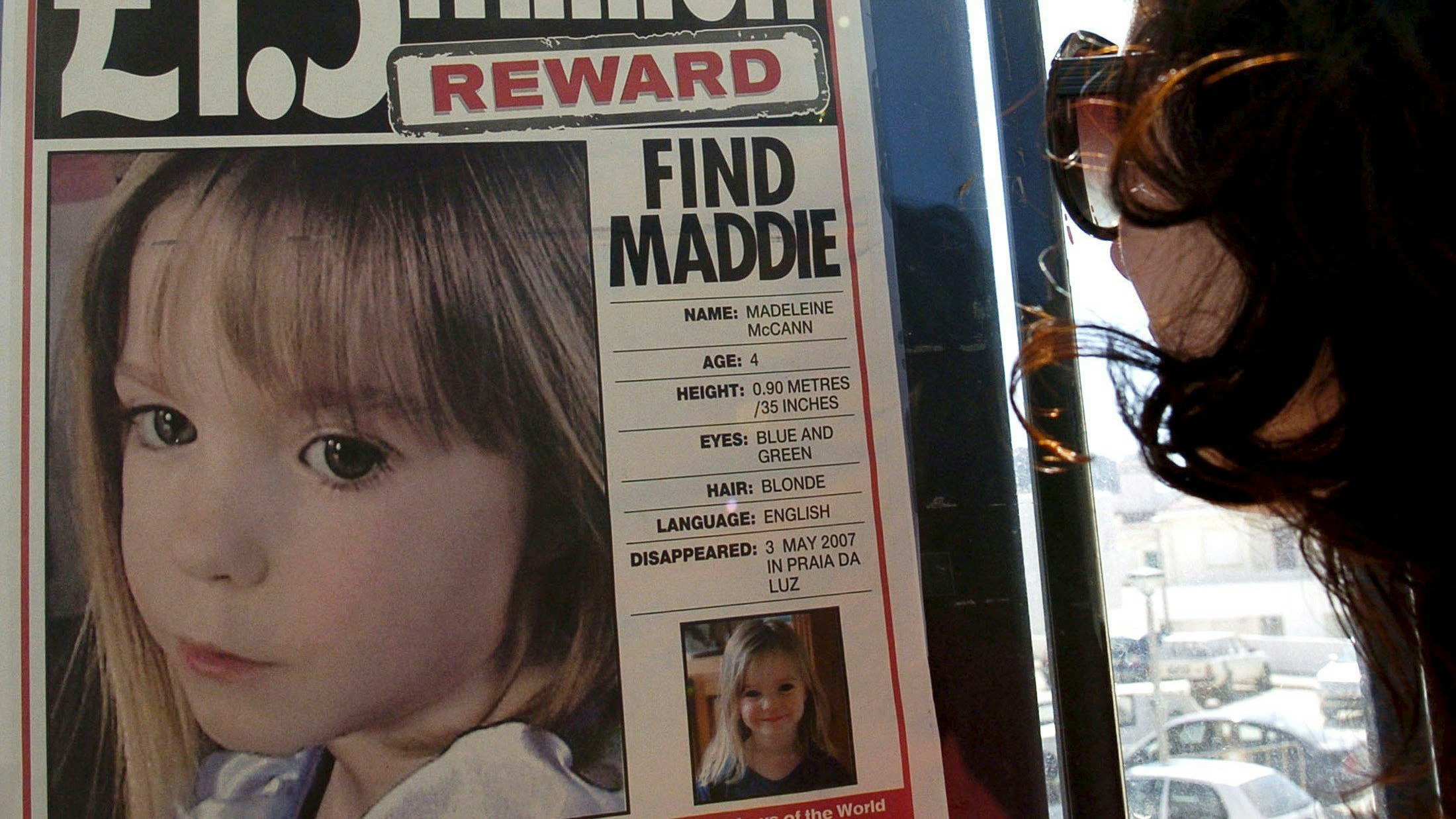 ein Plakat mit Belohnung für Hinweise auf die kleine Madeline McCann, die am 3. Mai 2007 in Praia de Luz verloren gegangen ist.