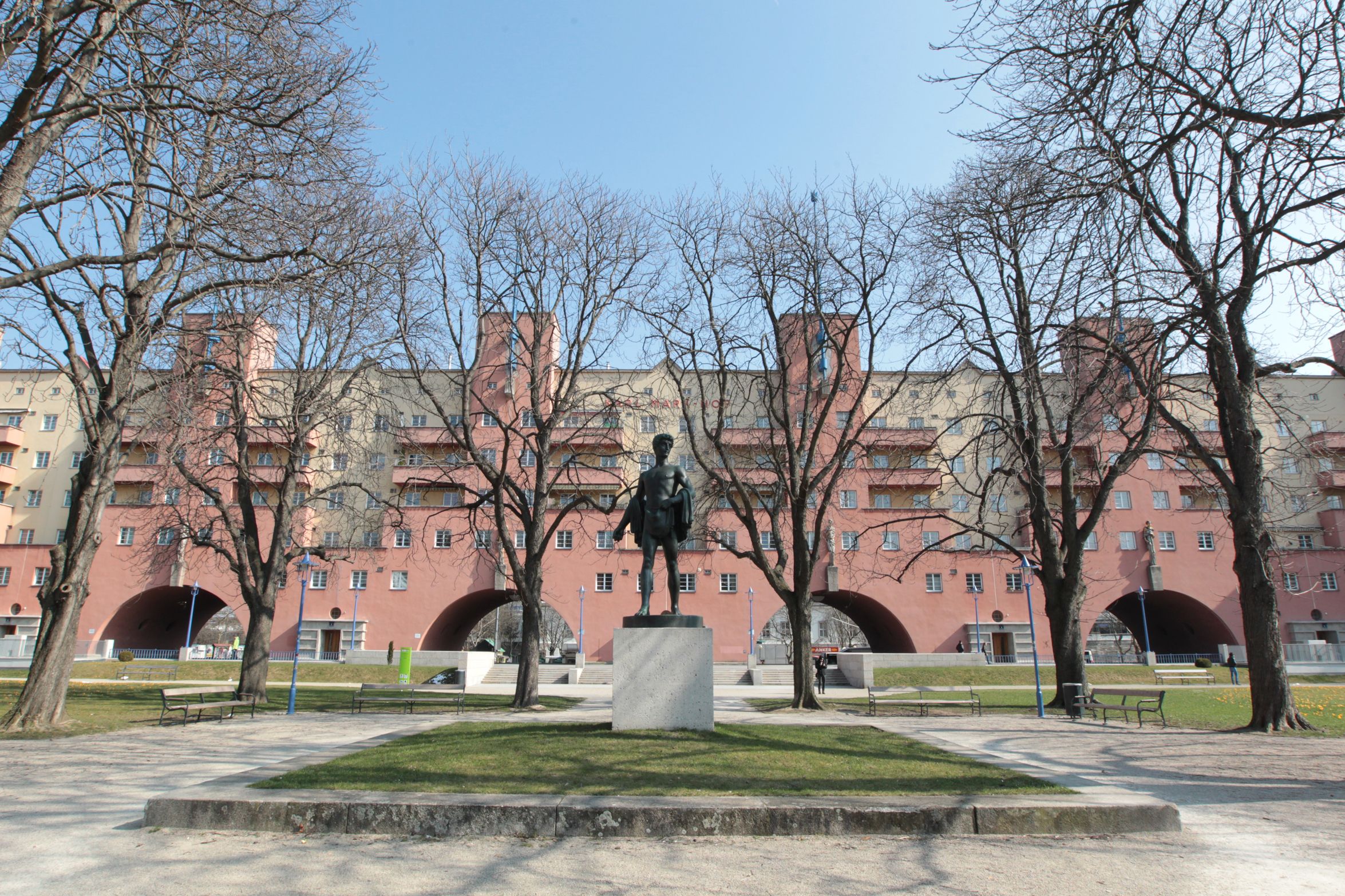 Für Hunderttausende Mieter wird das Wohnen ab April 2023 noch einmal deutlich teurer.