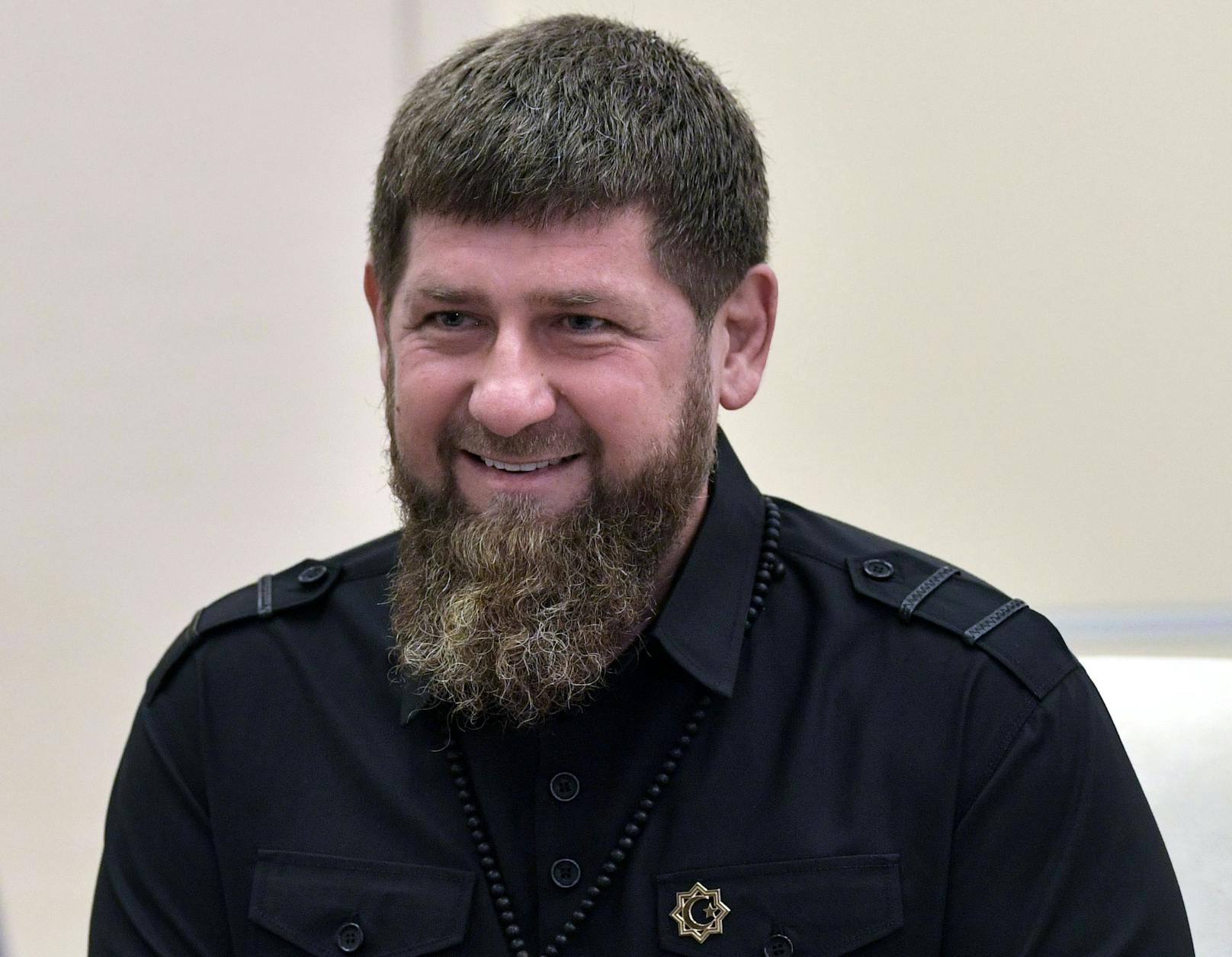 Kadyrow vergibt sich selbst die "Held von Tschetschenien"-Medaille.