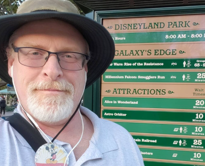 Der 50-Jährige Kalifornier Jeff Reitz hält den offiziellen «Guinness World»-Rekord mit den meisten aufeinanderfolgenden Besuchen in einem Freizeitpark. 