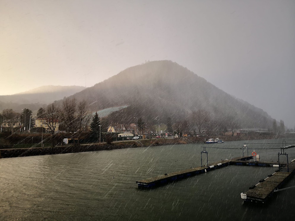 Graupel-Gewitter am Samstagabend läuteten die Rückkehr des Schnees in Österreich ein.
