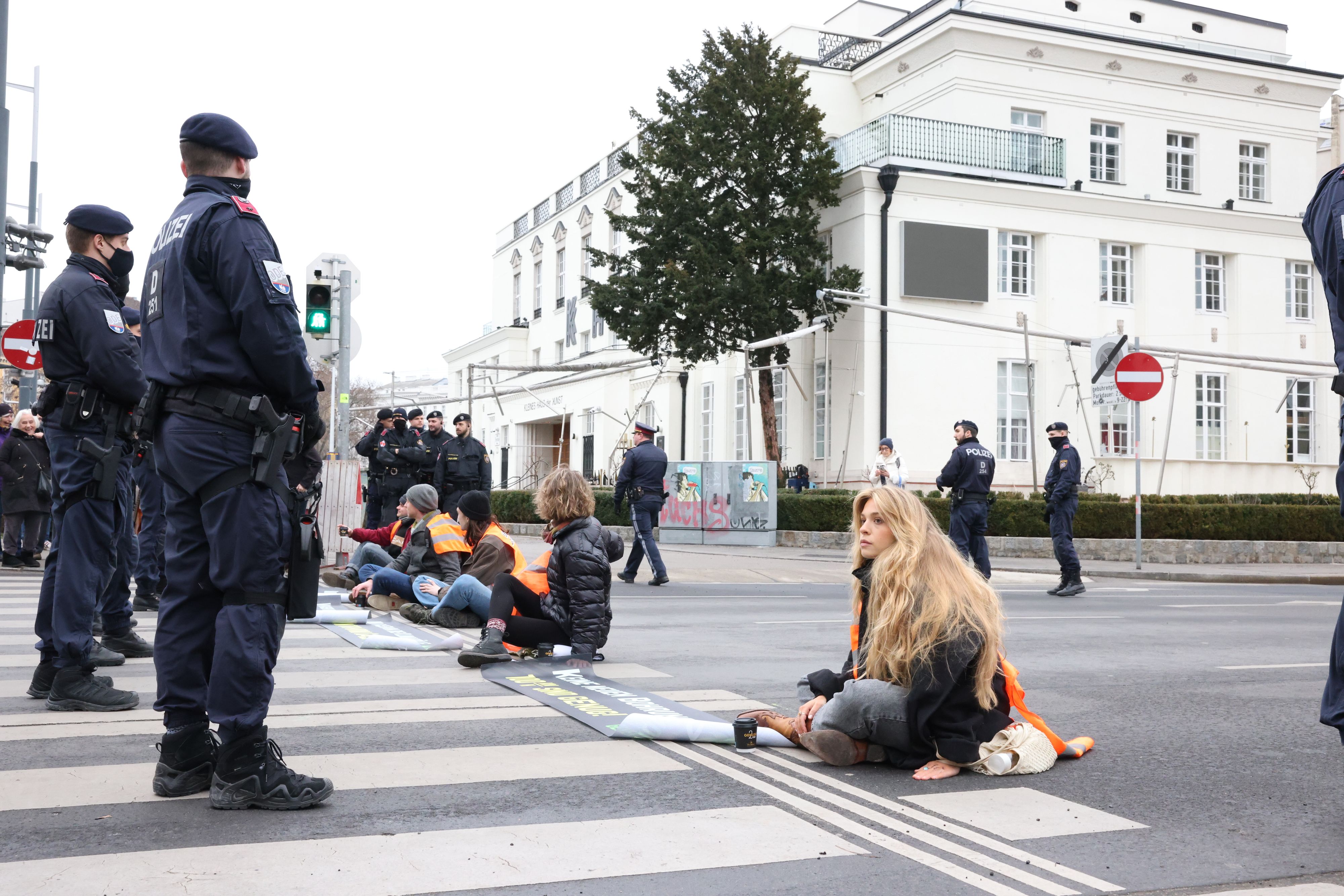 Die Klima-Kleber blockierten mehrere Straßen in Wien.