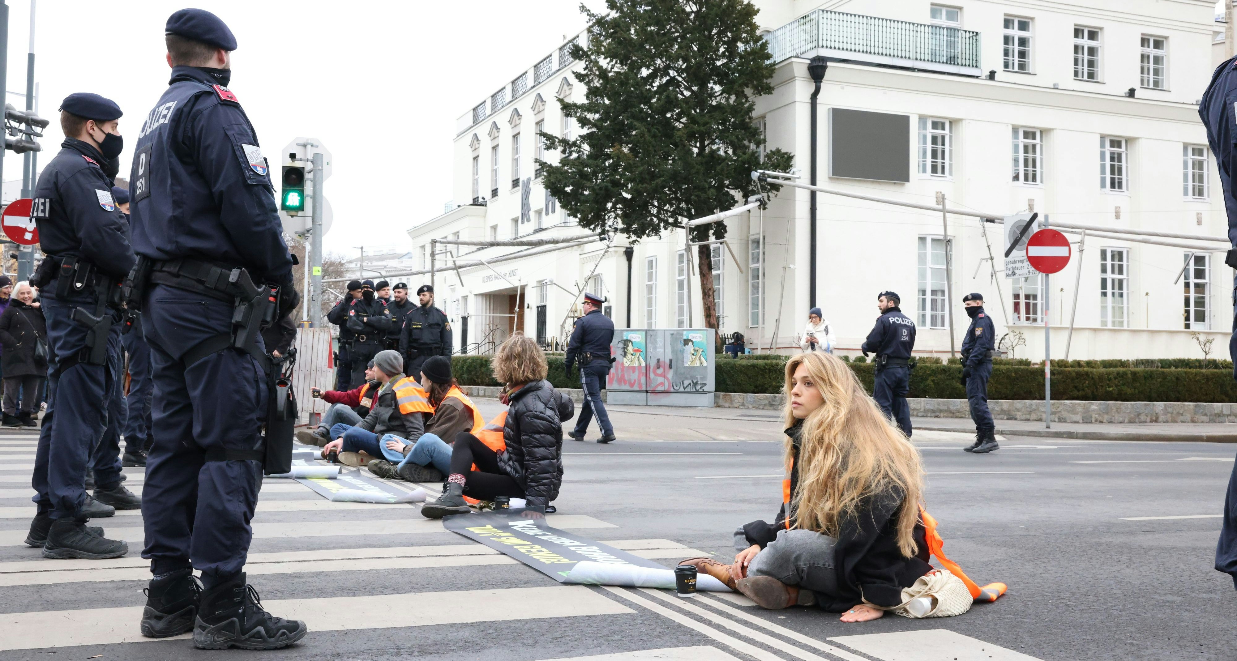 Die Klima-Kleber blockierten mehrere Straßen in Wien.