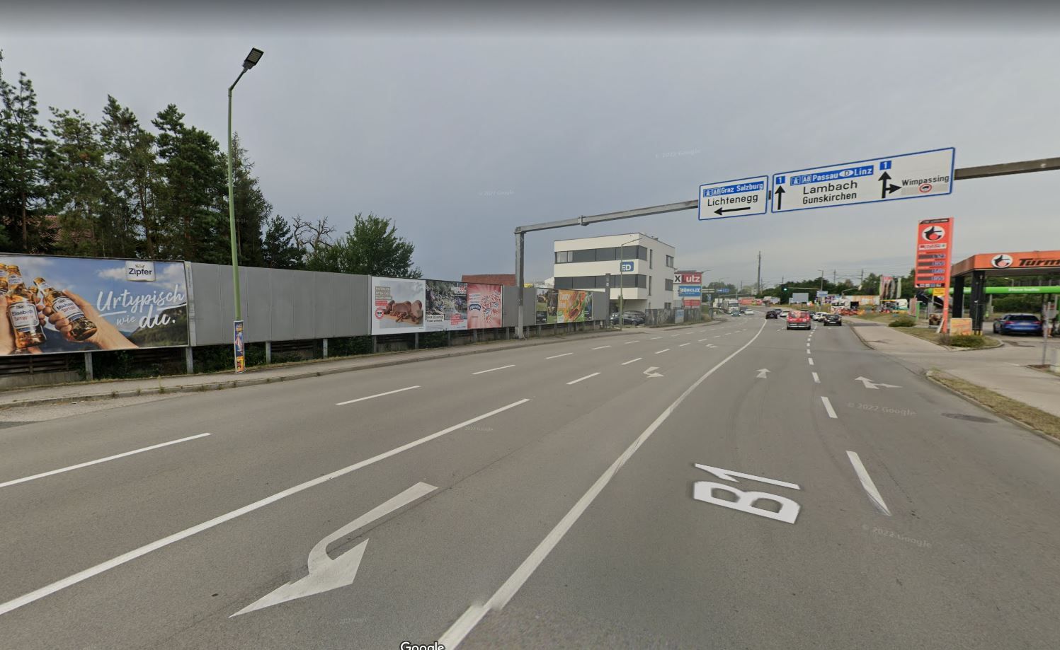 Der Pensionist war in der Salzburger Straße in Wels mit seinem Rad gestürzt.