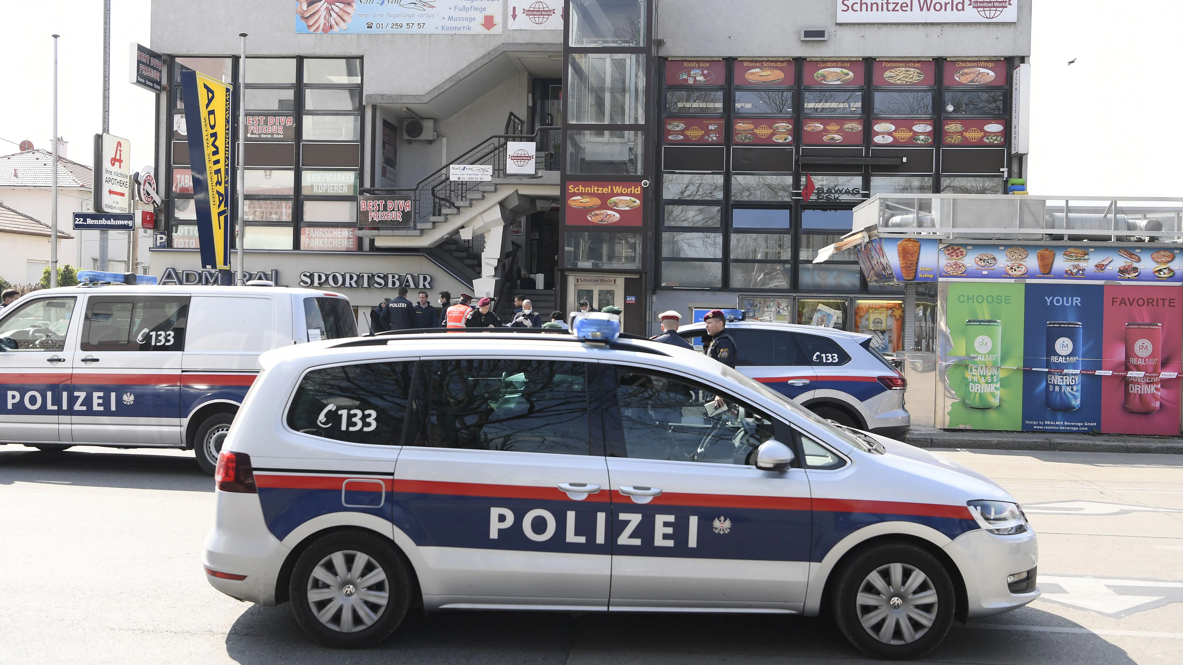 Polizeieinsatz im Wiener Rennbahnweg. Archivbild