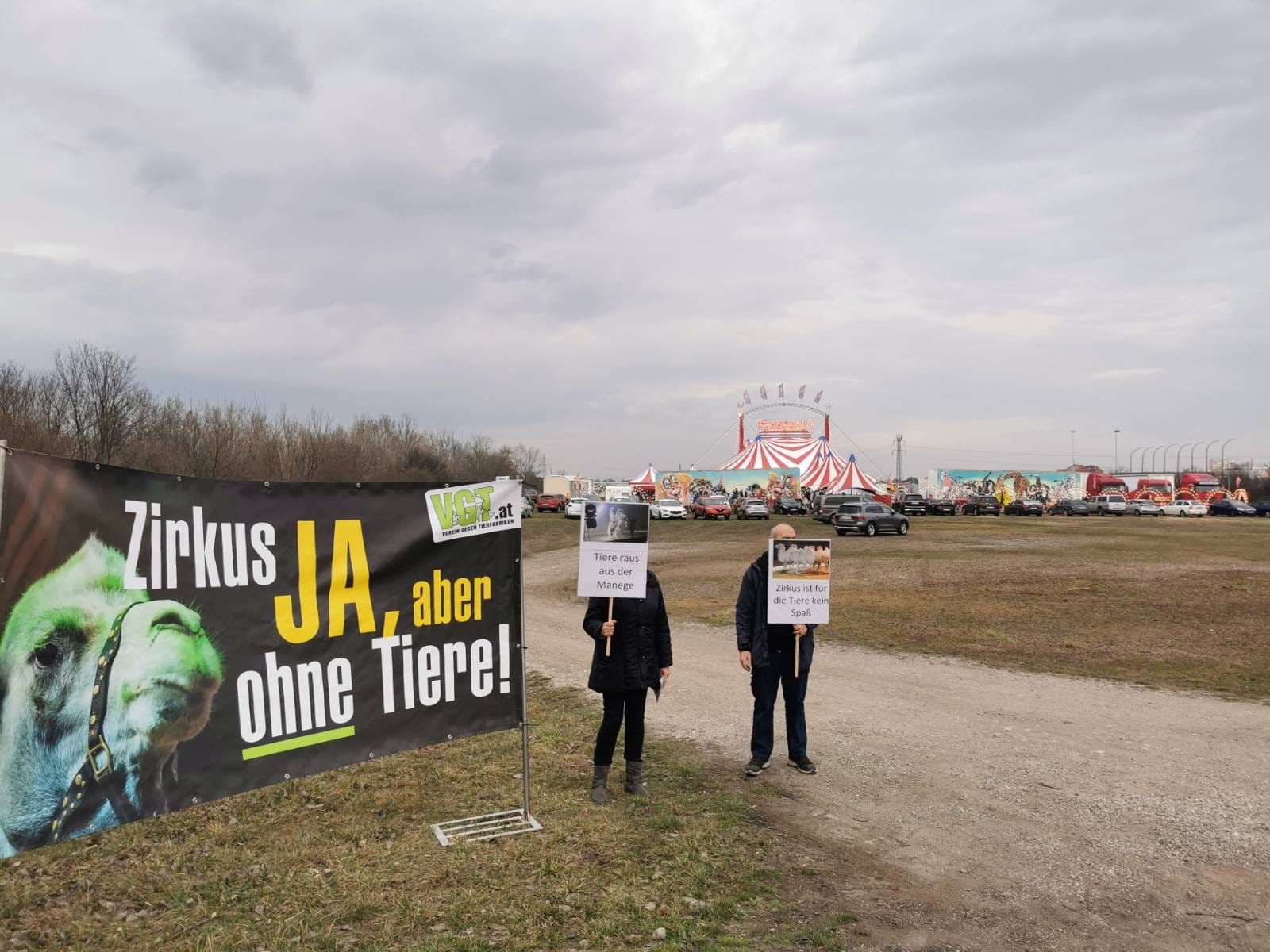 Der VGT protestiert gegen Tiere im Zirkus.