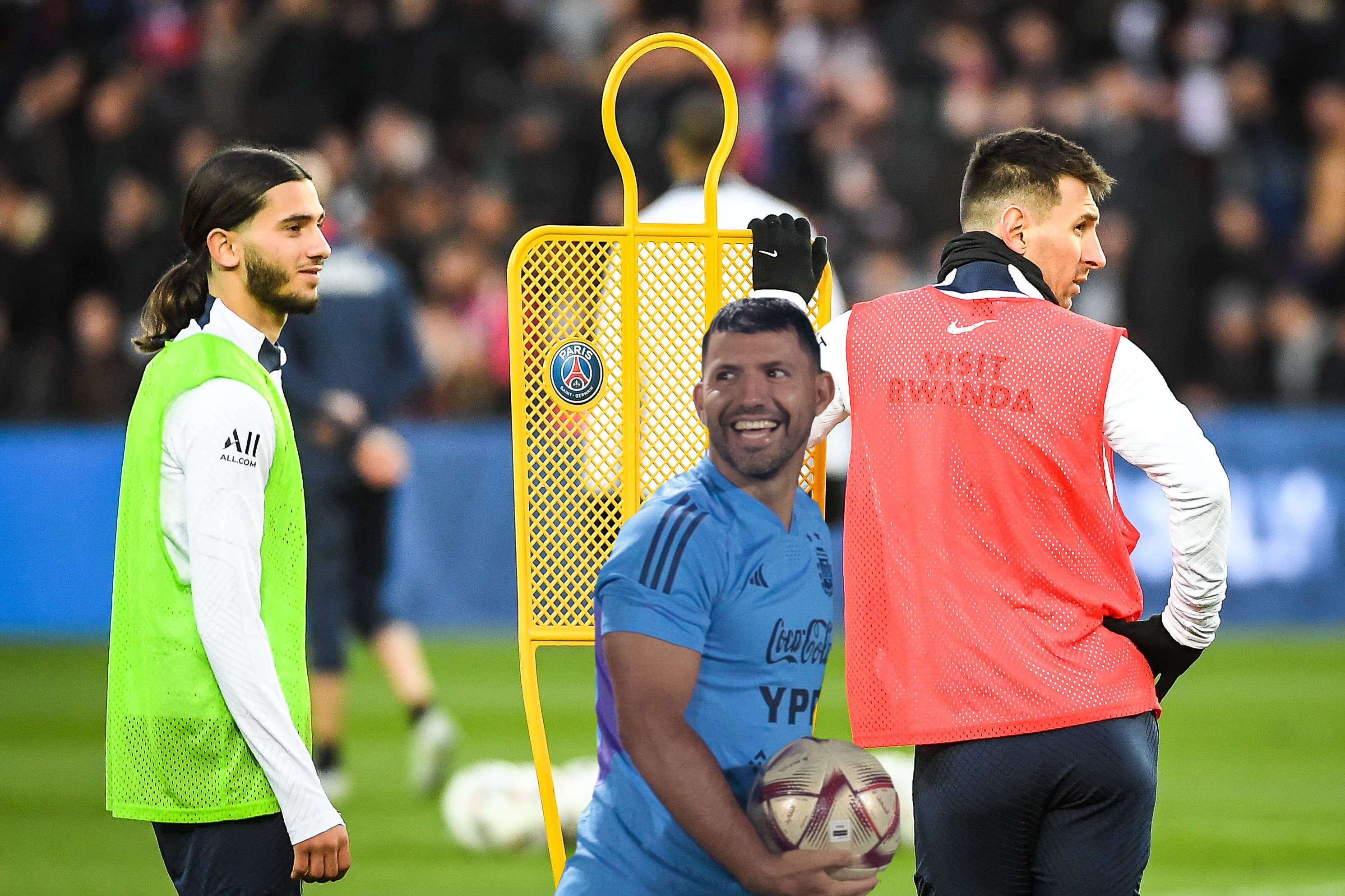 Geht es nach Agüero, wechselt Messi nach Argentinien.