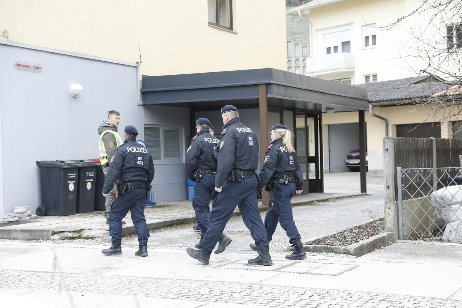 Polizisten am Tatort in Trieben