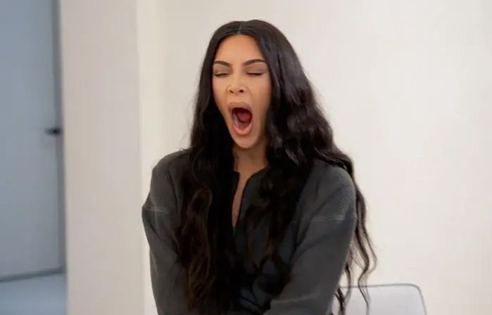 Wir alle gähnen, ob Normalo oder Kim Kardashian. Aber niemand weiß genau, warum eigentlich. Klar jedoch ist: Es ist ansteckend.  