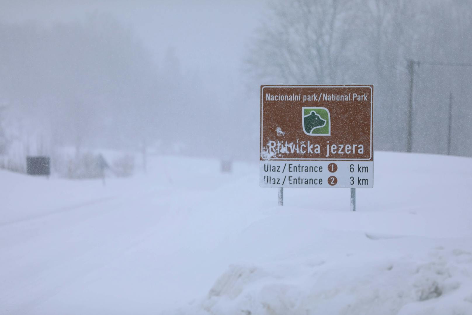 Weite Landesteile, im Bild die Region um die Nationalparks Plitvicer Seen, wurden völlig unter den Schneemassen begraben.