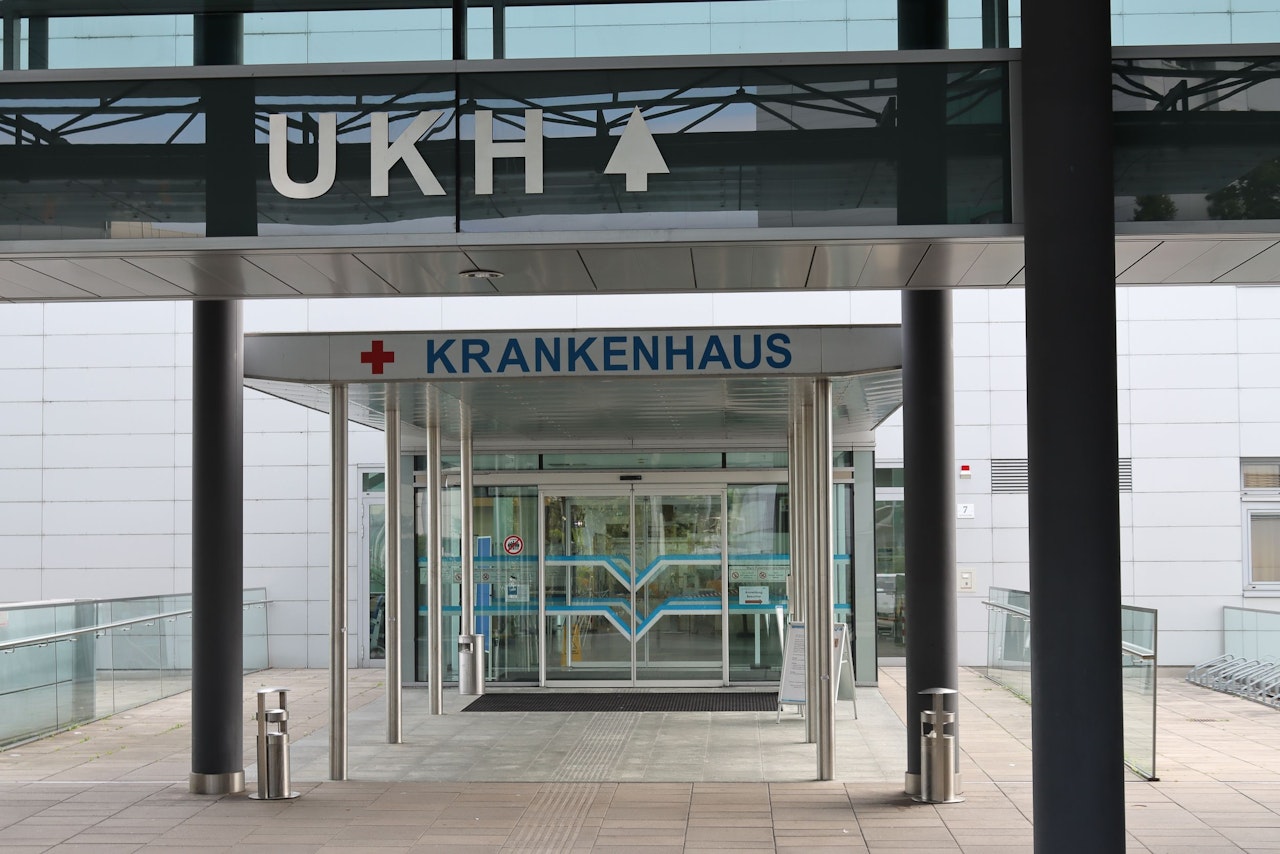 Heute.at - Nach Schirm-Attacke – schwer verletzter Soldat im Koma