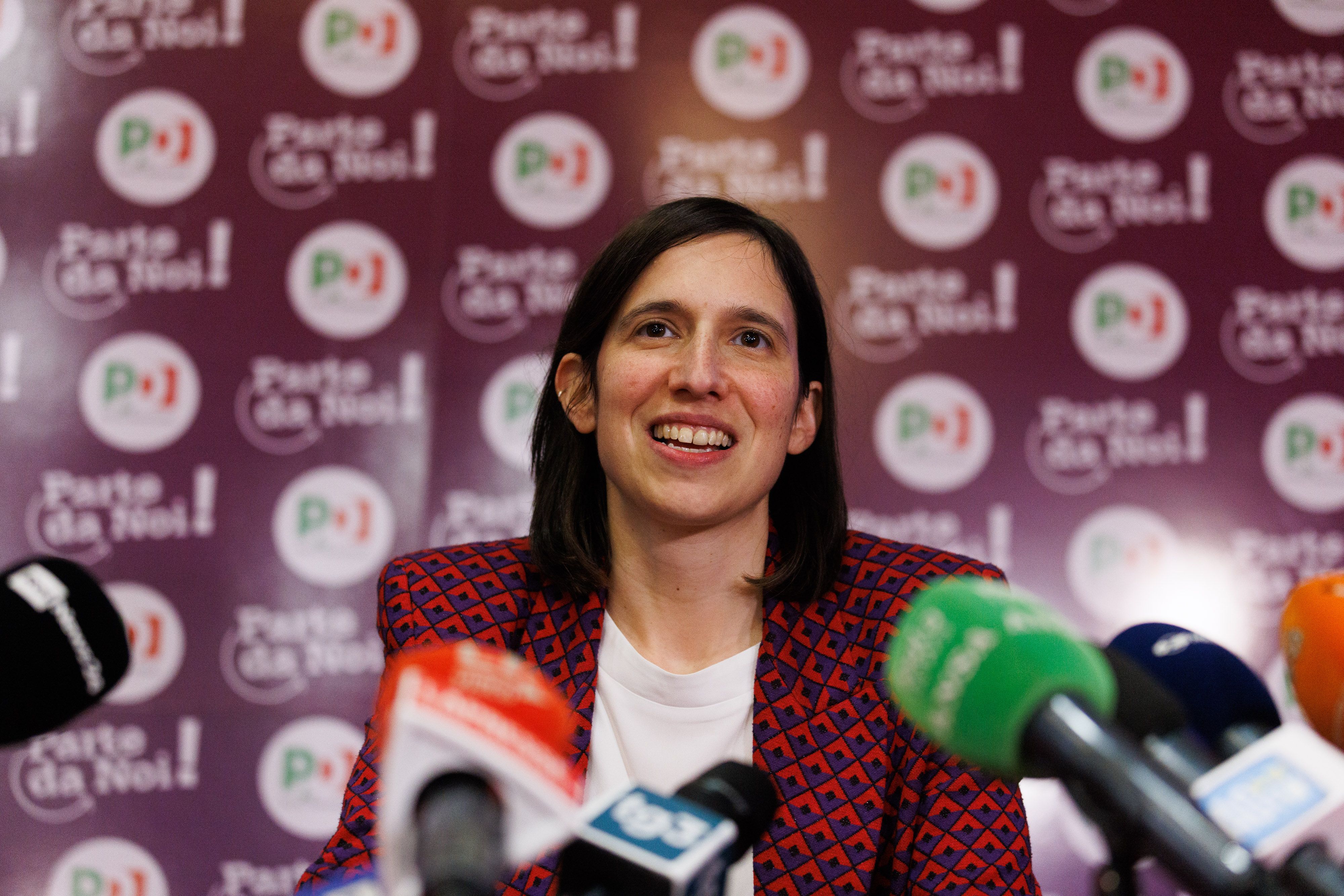 Elly Schlein nach der Bekanntgabe der Ergebnisse der Vorwahlen der Demokratischen Partei in Rom.