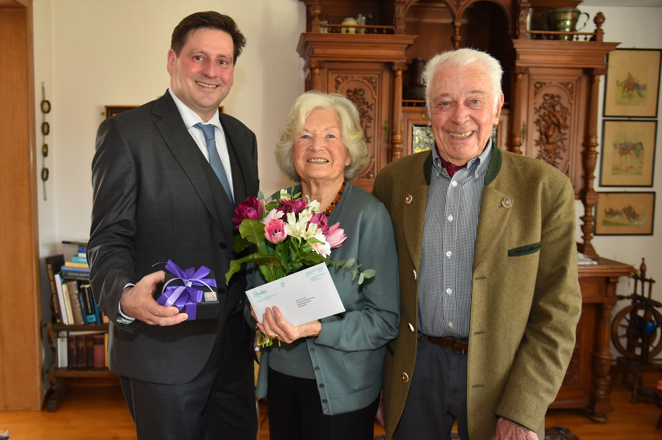 Bürgermeister Stefan Szirucsek mit Adelheid und Ernest König
