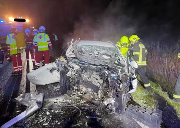 Tödlicher Unfall bei Tulln: Einsatzkräfte vor Ort.