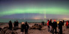 Sonnensturm bringt Nachthimmel über Europa zum Leuchten