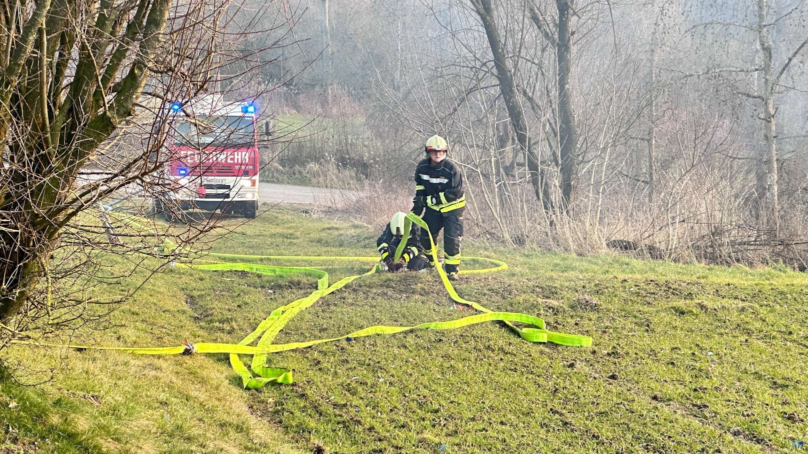 Schläuche werden verlegt.