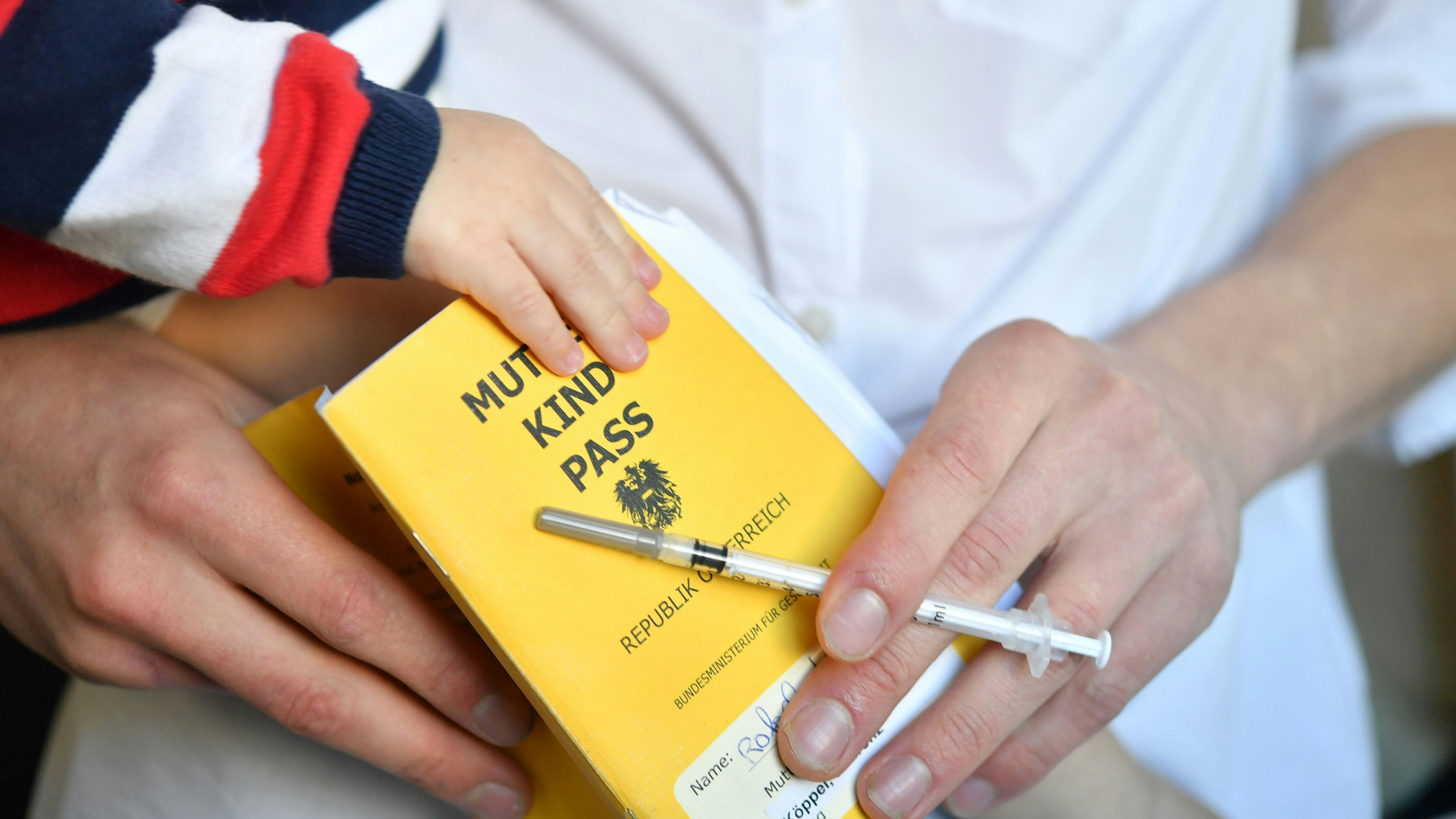 Download von www.picturedesk.com am 28.02.2023 (15:36).  ABD0023_20190201 - SALZBURG - ÖSTERREICH: ++ THEMENBILD ++ Illustration zum Thema Impfung / Mutter Kind Pass, am Donnerstag, 31. Jänner 2019, in Salzburg. - FOTO: APA/BARBARA GINDL - 20190131_PD10337 - Rechteinfo: Rights Managed (RM)