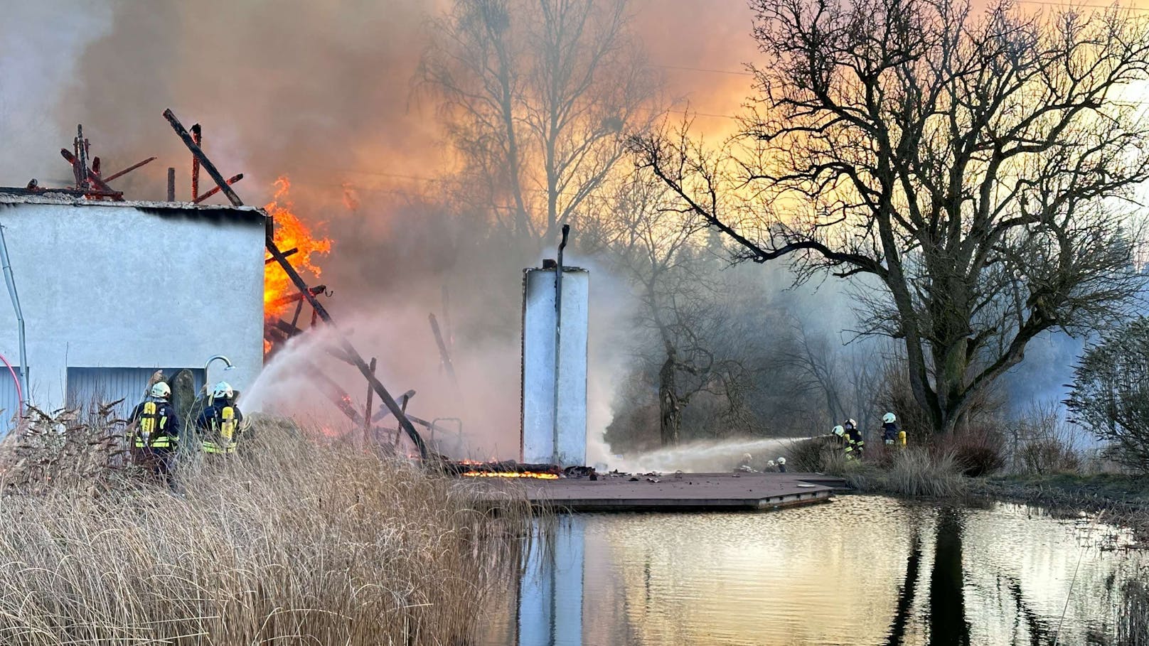 Großbrand: Feuerwehr nahe Wieselburg im Einsatz