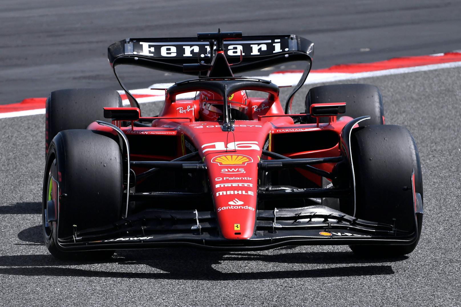 Ferrari hofft nach der verpassten Attacke auf die "Bullen" in der Vorsaison auf den großen Wurf