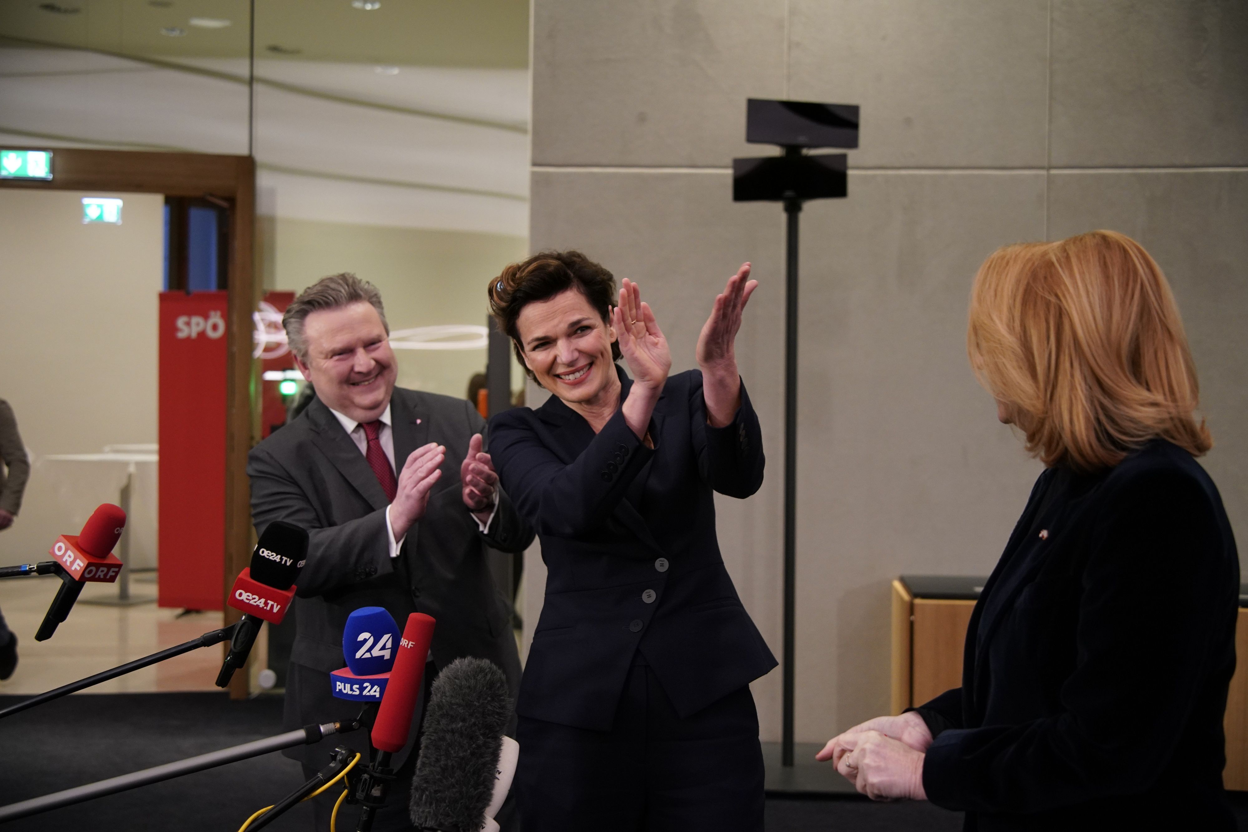 Demonstrativ einig:  Ludwig, Rendi, Bures