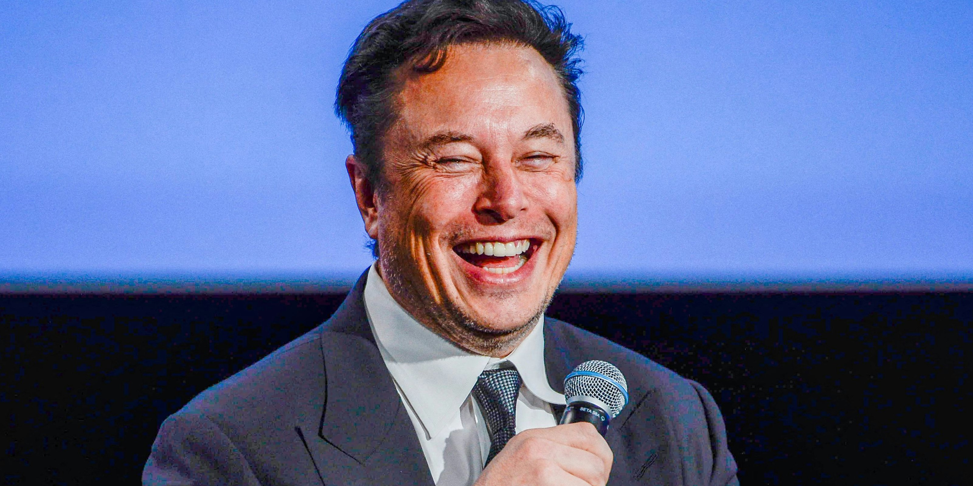Download von www.picturedesk.com am 28.02.2023 (13:13).  Tesla CEO Elon Musk smiles as he addresses guests at the Offshore Northern Seas 2022 (ONS) meeting in Stavanger, Norway on August 29, 2022. - The meeting, held in Stavanger from August 29 to September 1, 2022, presents the latest developments in Norway and internationally related to the energy, oil and gas sector. (Photo by Carina Johansen / NTB / AFP) / Norway OUT - 20220829_PD2045 - Rechteinfo: Rights Managed (RM) Nur für redaktionelle Nutzung! Werbliche Nutzung erfordert Freigabe: bitte schicken Sie uns eine Anfrage.
