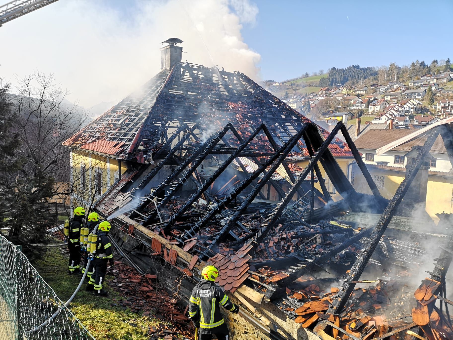 Großen Schaden verursachte ein Großbrand im Zentrum von Ybbsitz.