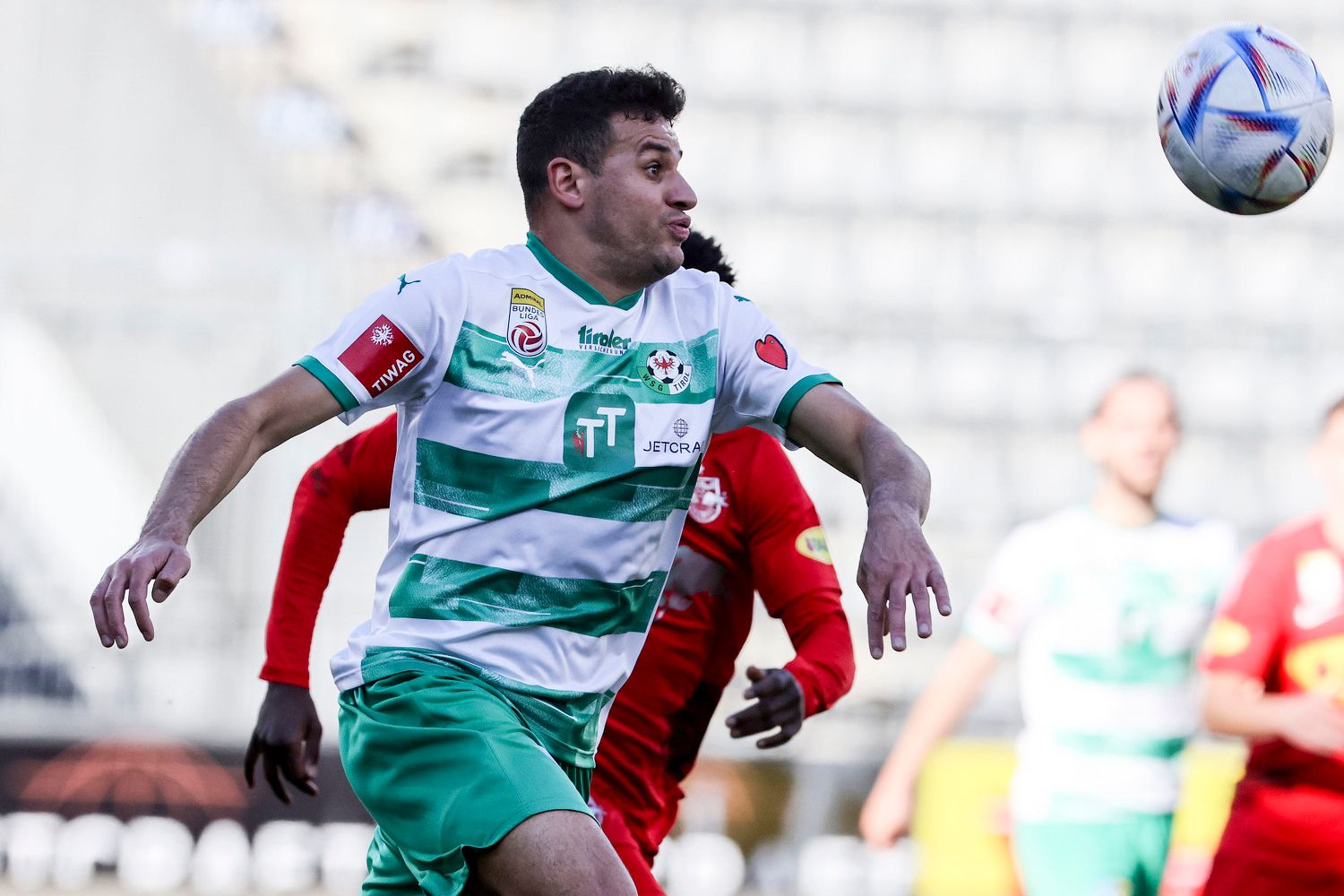 Raffael Behounek regt mit einer Wutrede gegen die Schiris auf.