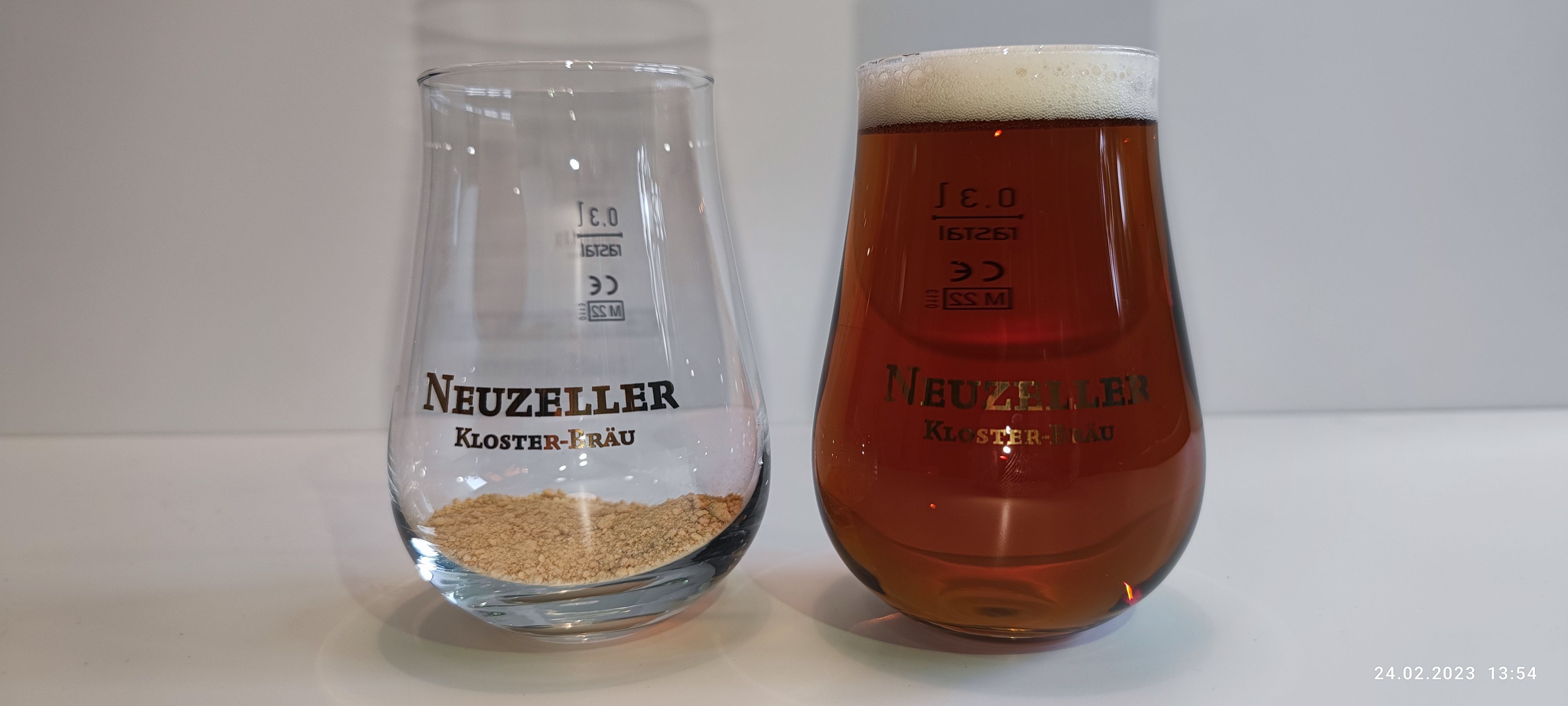 Aus dem Pulver wird mit Wasser Bier.