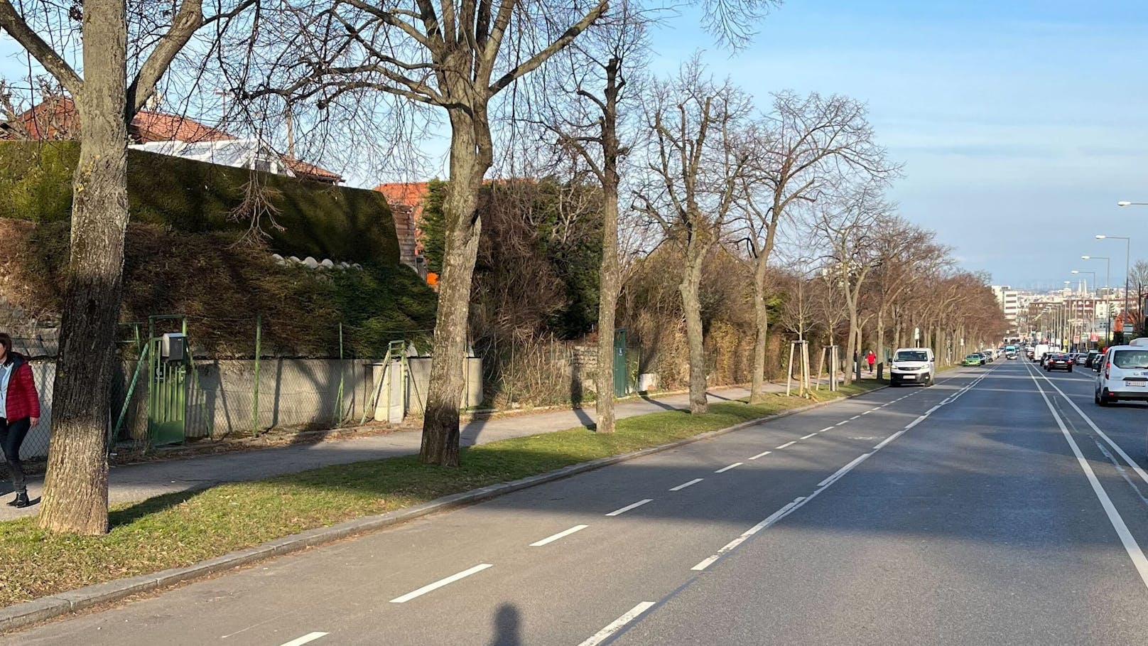 Am Flötzersteig (Wien-Ottakring) wird die Parkspur kaum mehr benutzt, früher standen hier viele Pendler.