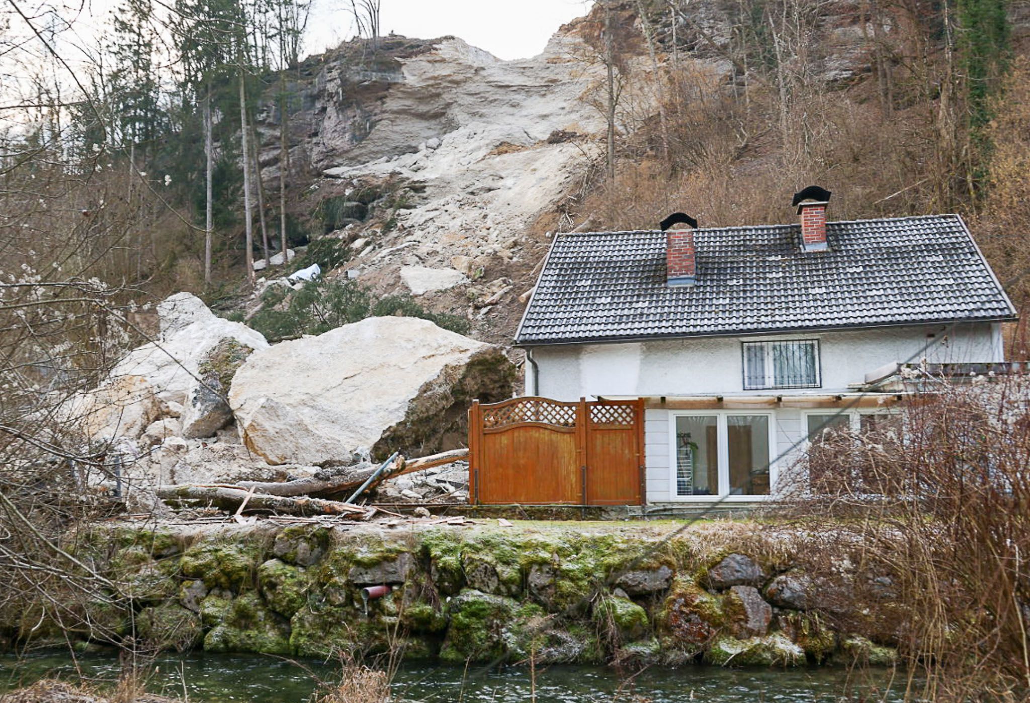 Die vier betroffenen Häuser sollen abgerissen werden. Eine Familie ist verzweifelt.