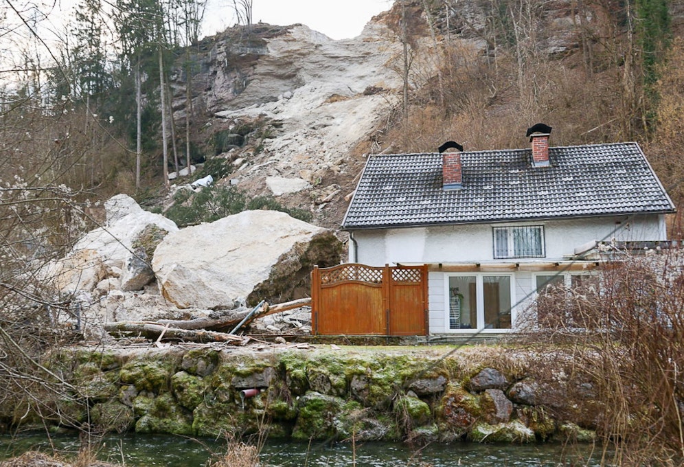 Das Haus der Familie soll abgerissen werden. Die Besitzer sind verzweifelt.