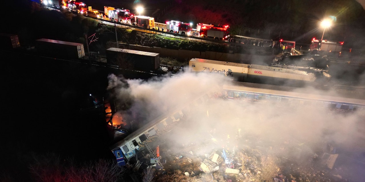 Welt – Schon 42 Tote nach Zug-Crash – Wut und Trauer bei Demos | Heute.at