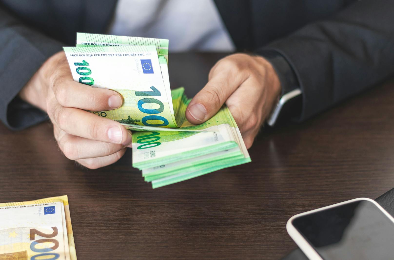 100 Euro pro Monat – neuer "Vollzeit-Bonus" im Gespräch