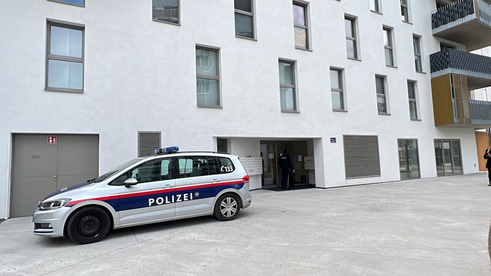 Tatort in einem Wohnhaus in Wien-Liesing.