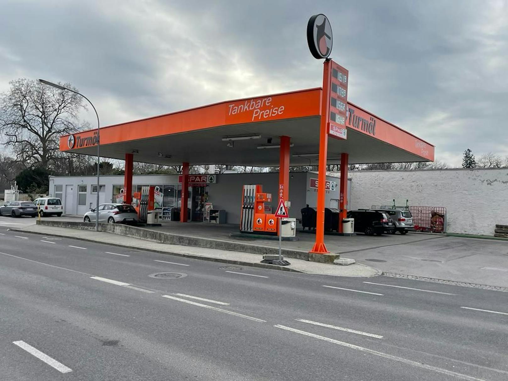 Tankstelle in Wr. Neustadt überfallen